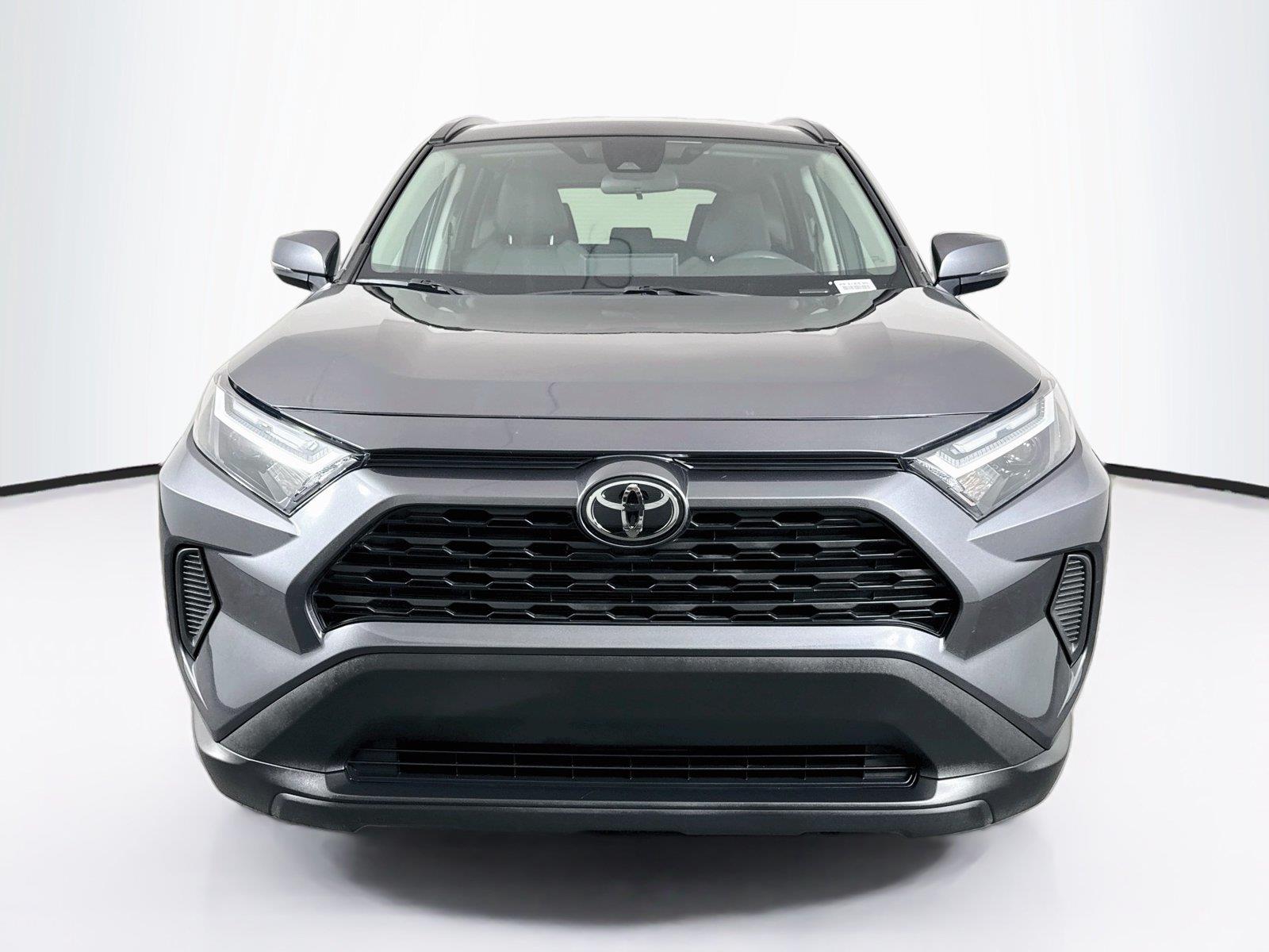 2025 Toyota RAV4 XLE photo 7
