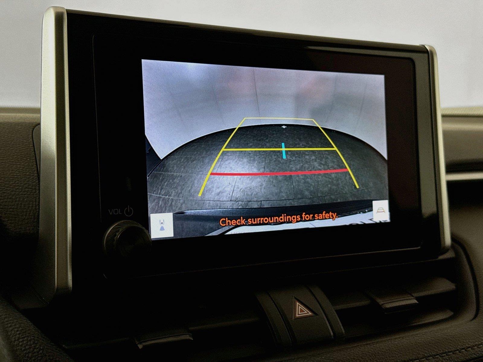 2025 Toyota RAV4 XLE photo 22