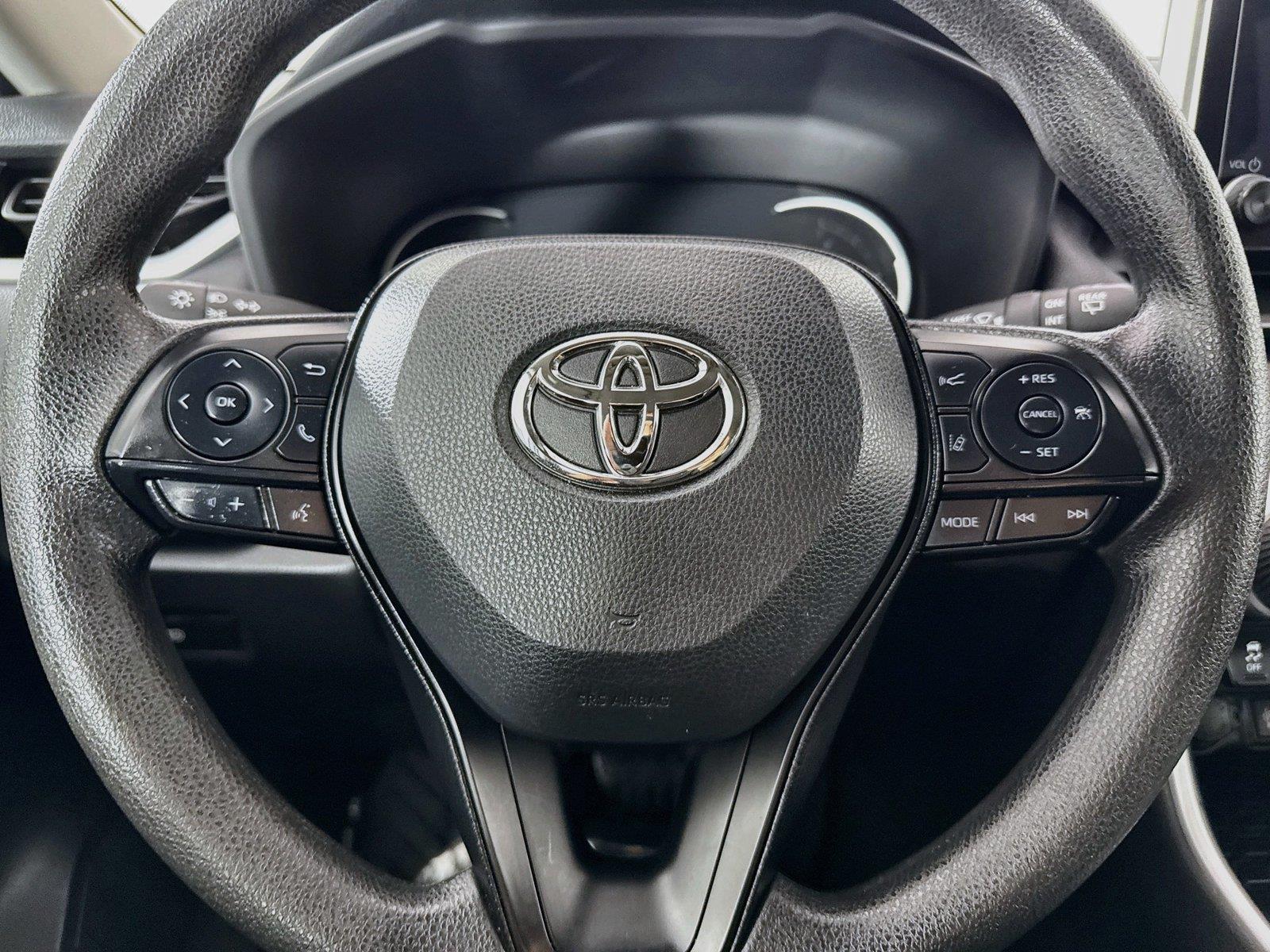 2025 Toyota RAV4 XLE photo 15