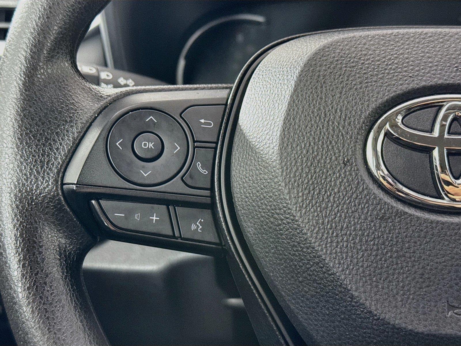 2025 Toyota RAV4 XLE photo 16