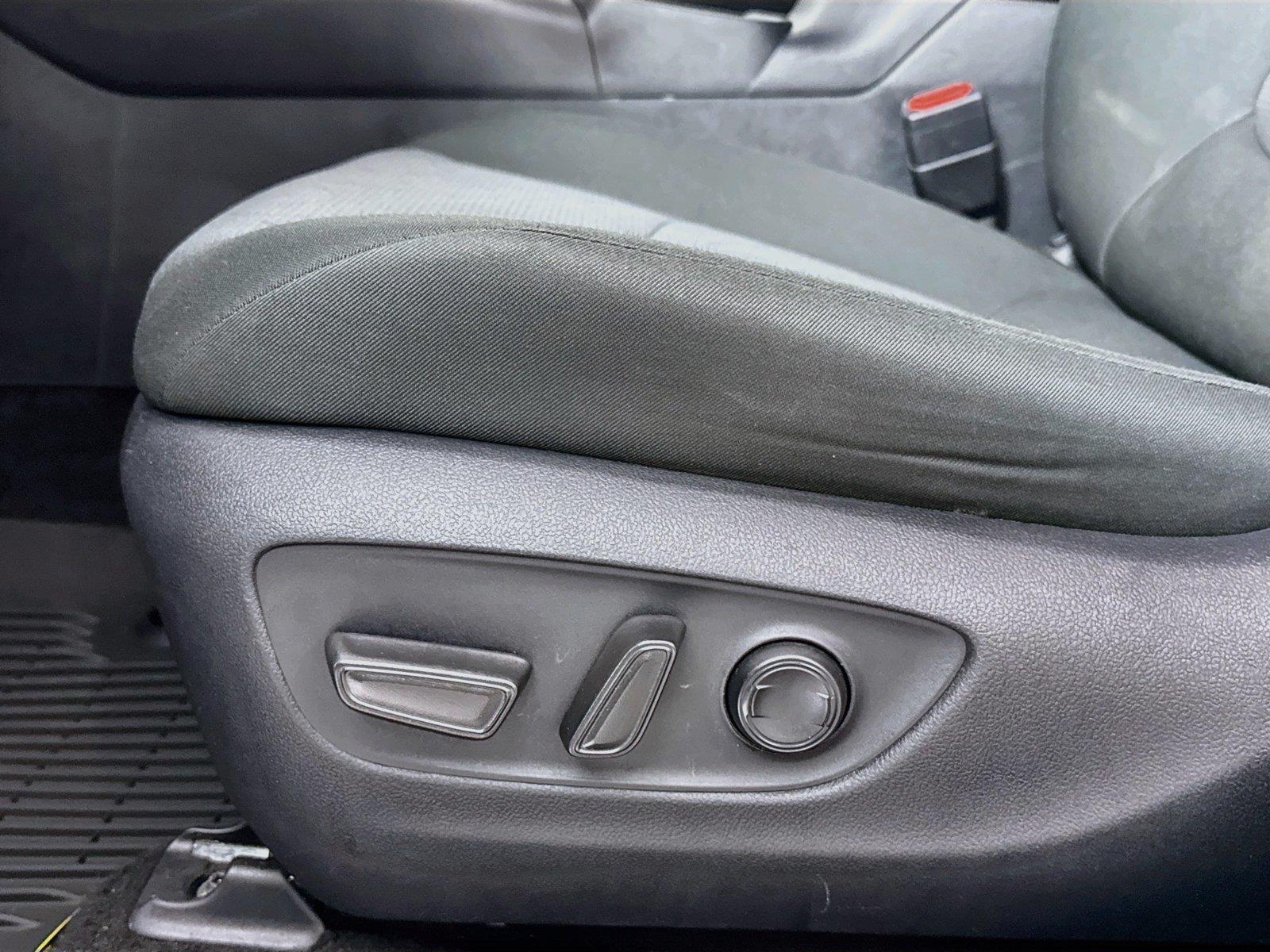 2025 Toyota RAV4 XLE photo 26