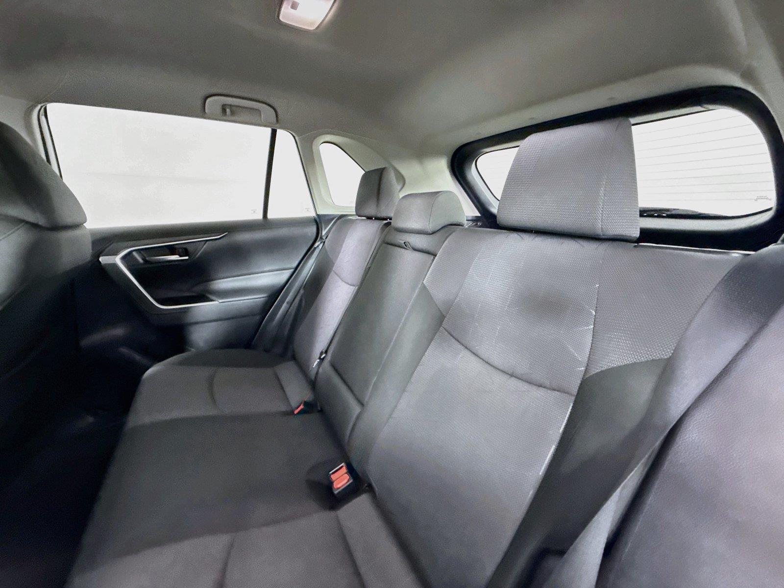 2025 Toyota RAV4 XLE photo 27