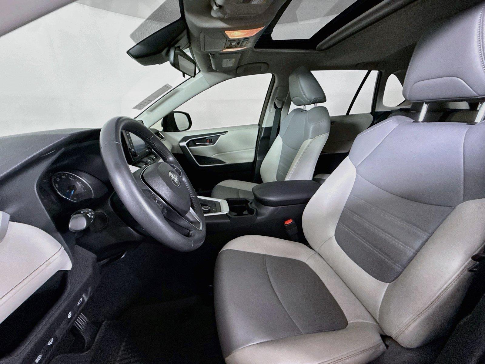 2021 Toyota RAV4 Hybrid XLE Premium photo 2