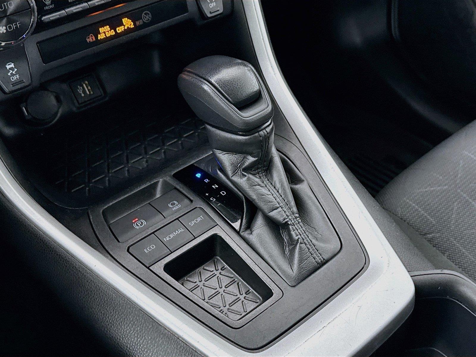 2025 Toyota RAV4 XLE photo 24