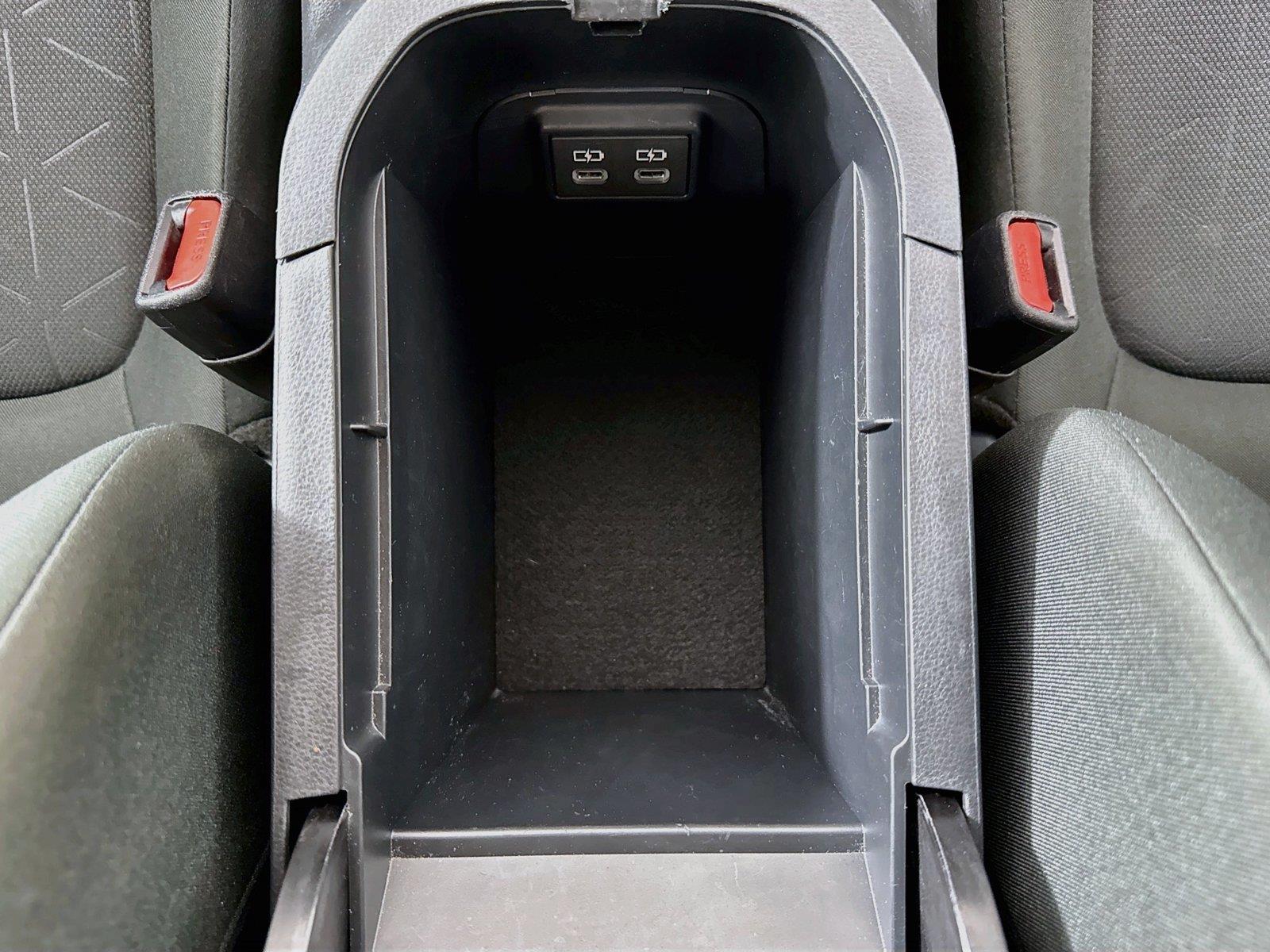 2025 Toyota RAV4 XLE photo 30