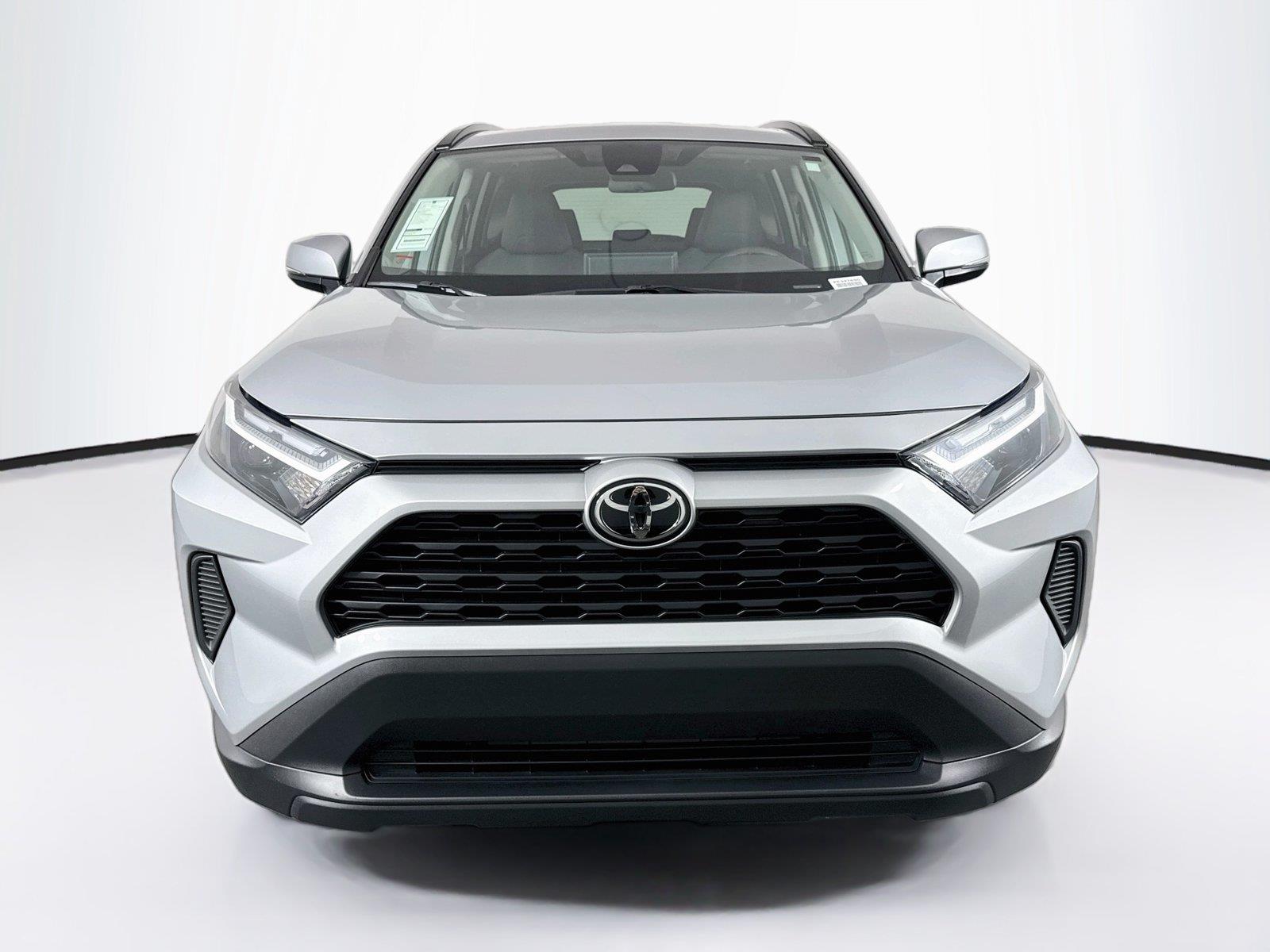 2025 Toyota RAV4 XLE photo 7