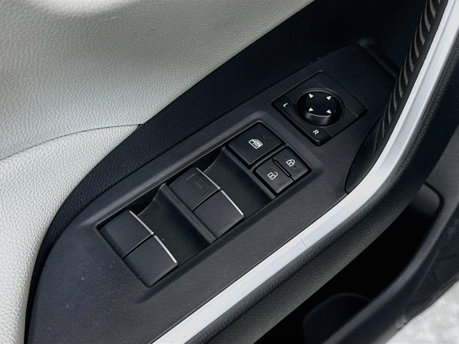 2021 Toyota RAV4 Hybrid XLE Premium photo 28