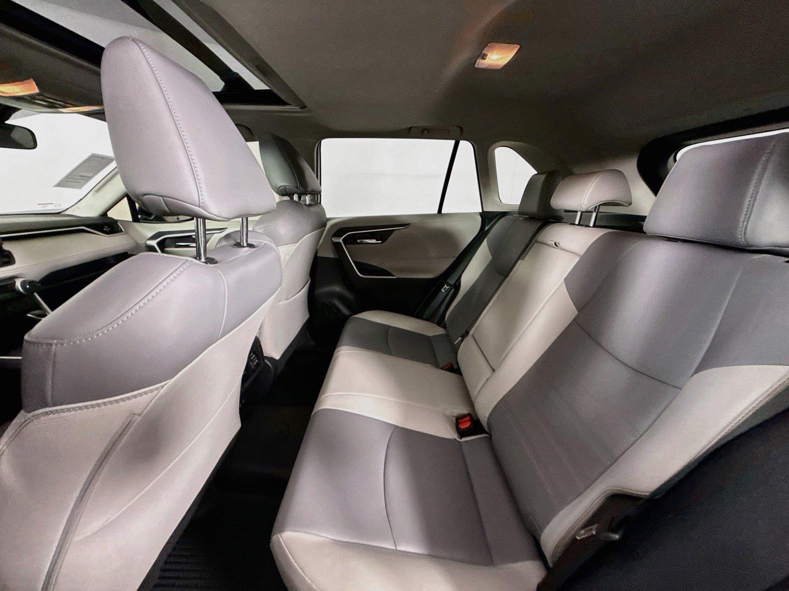 2021 Toyota RAV4 Hybrid XLE Premium photo 30