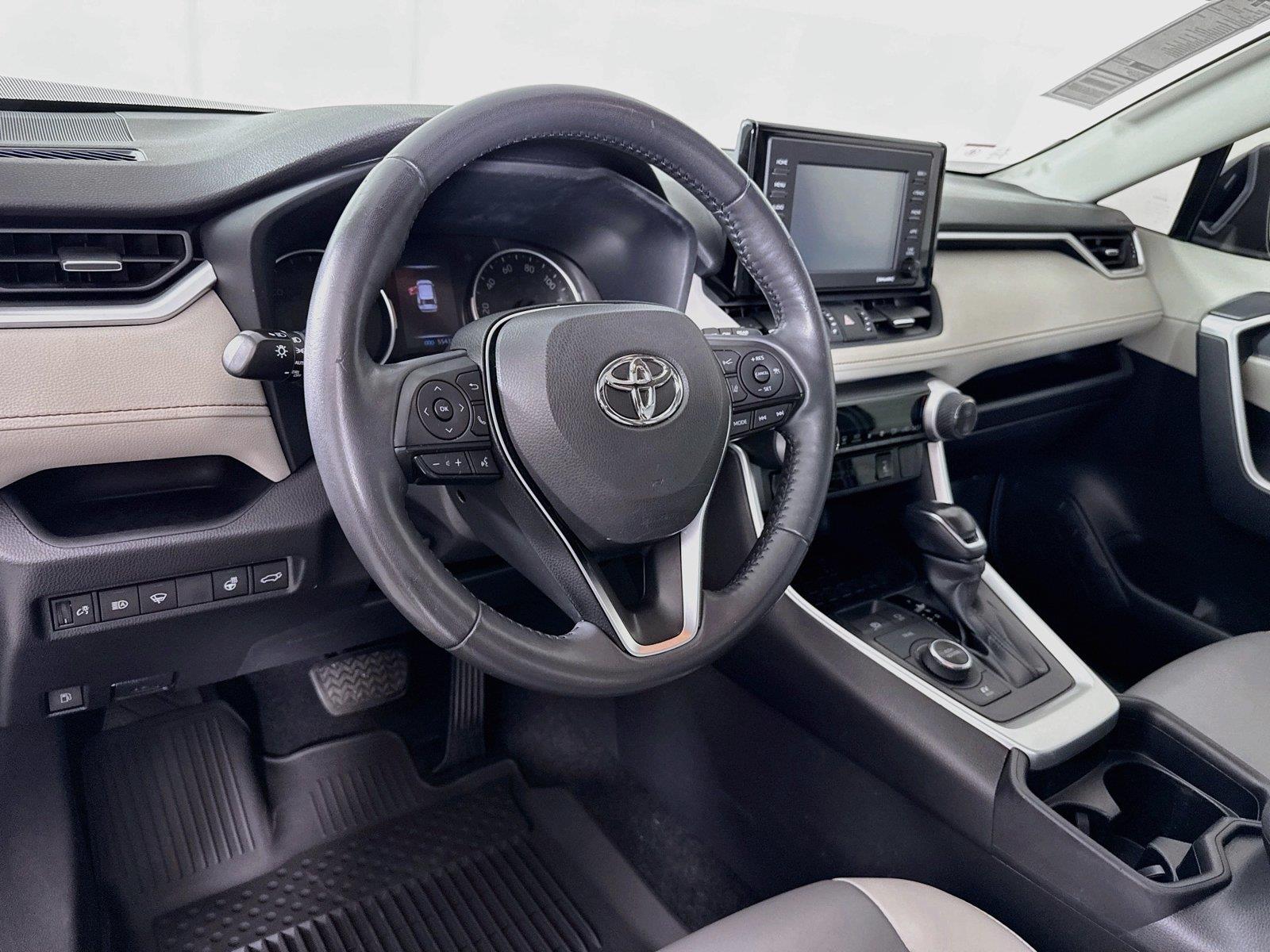 2021 Toyota RAV4 Hybrid XLE Premium photo 3