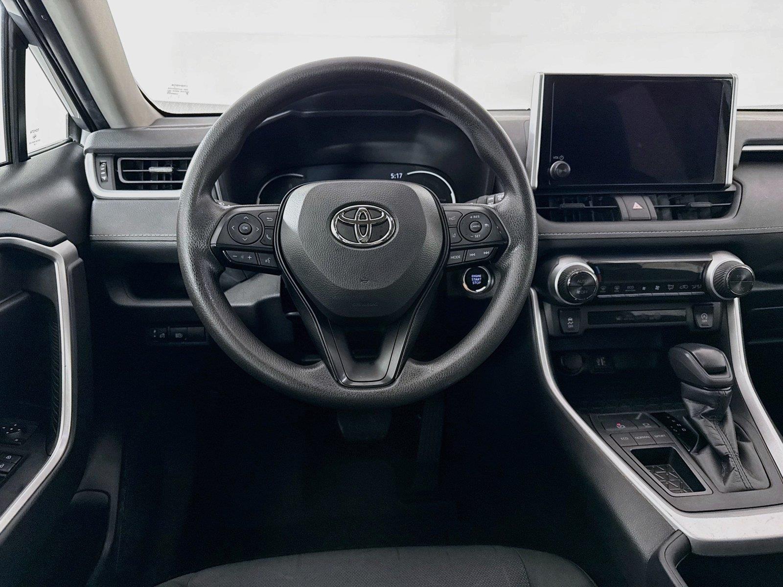 2025 Toyota RAV4 XLE photo 28