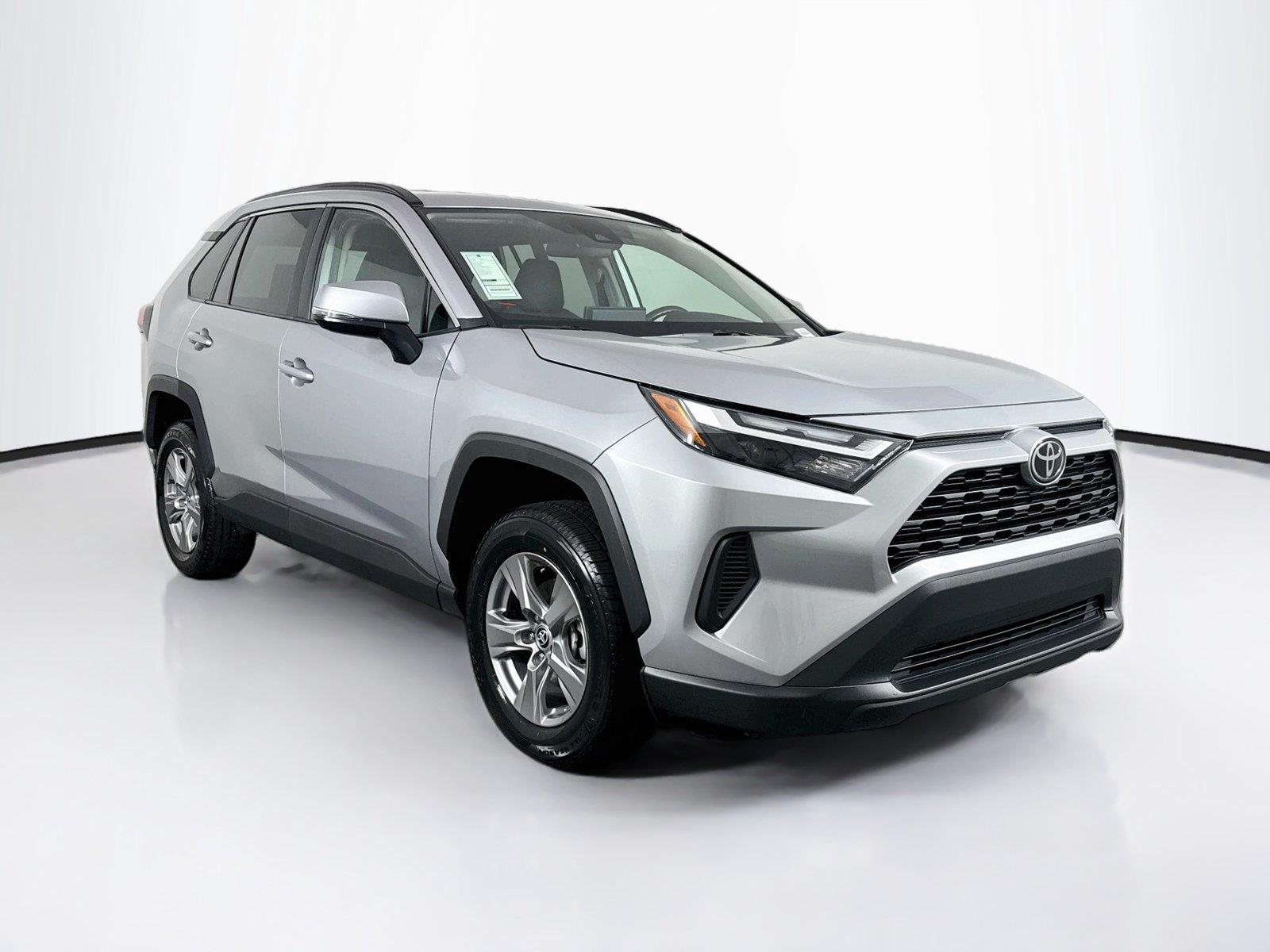2025 Toyota RAV4 XLE photo 8