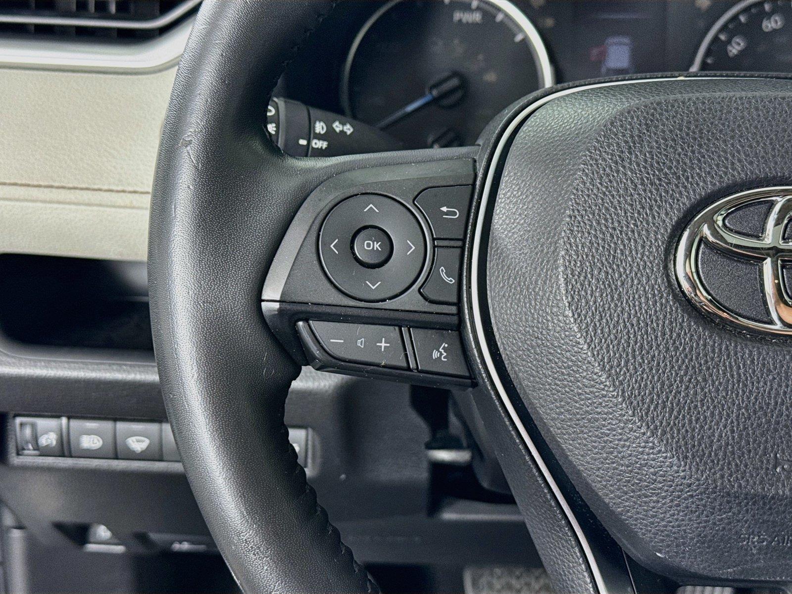 2021 Toyota RAV4 Hybrid XLE Premium photo 16