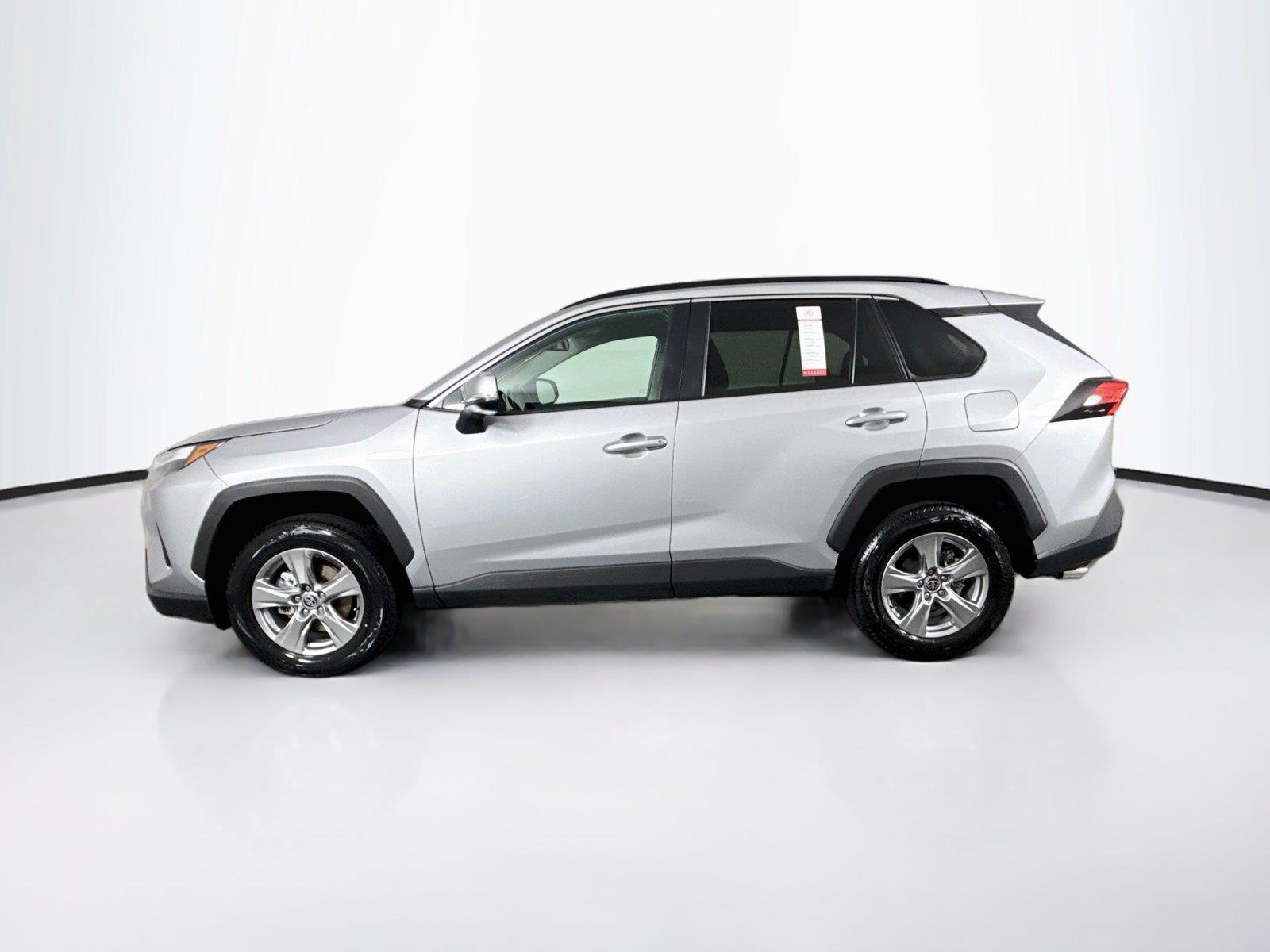 2025 Toyota RAV4 XLE photo 12