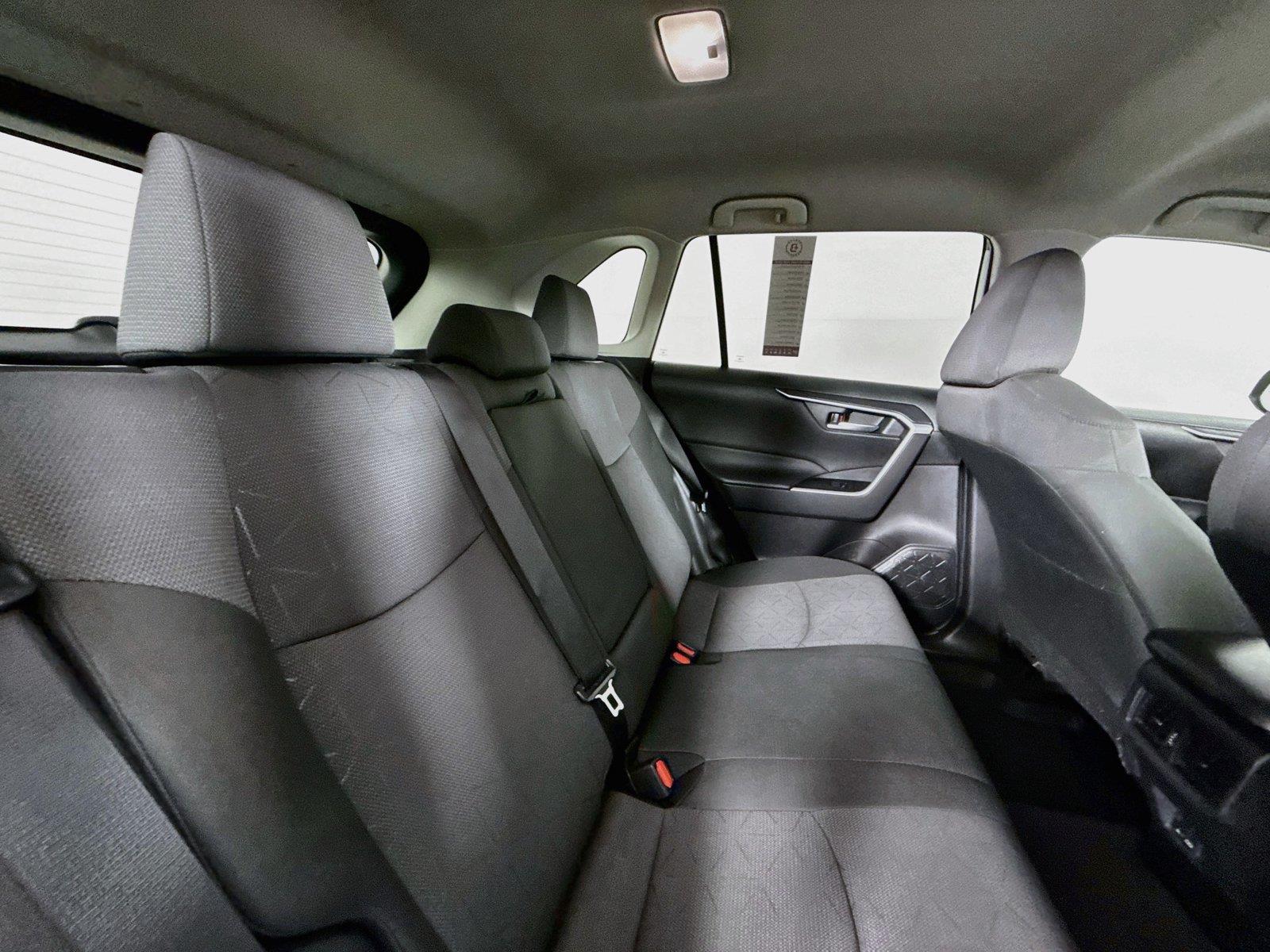 2025 Toyota RAV4 XLE photo 39