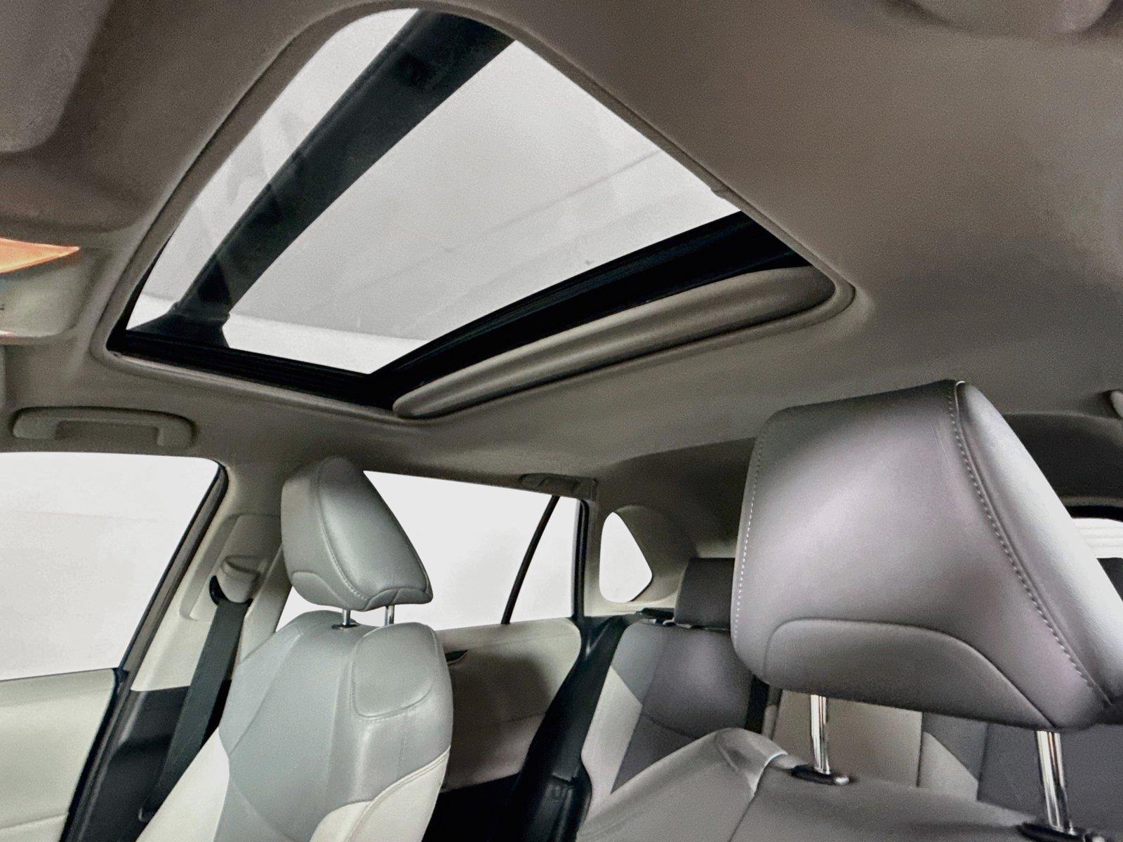 2021 Toyota RAV4 Hybrid XLE Premium photo 5