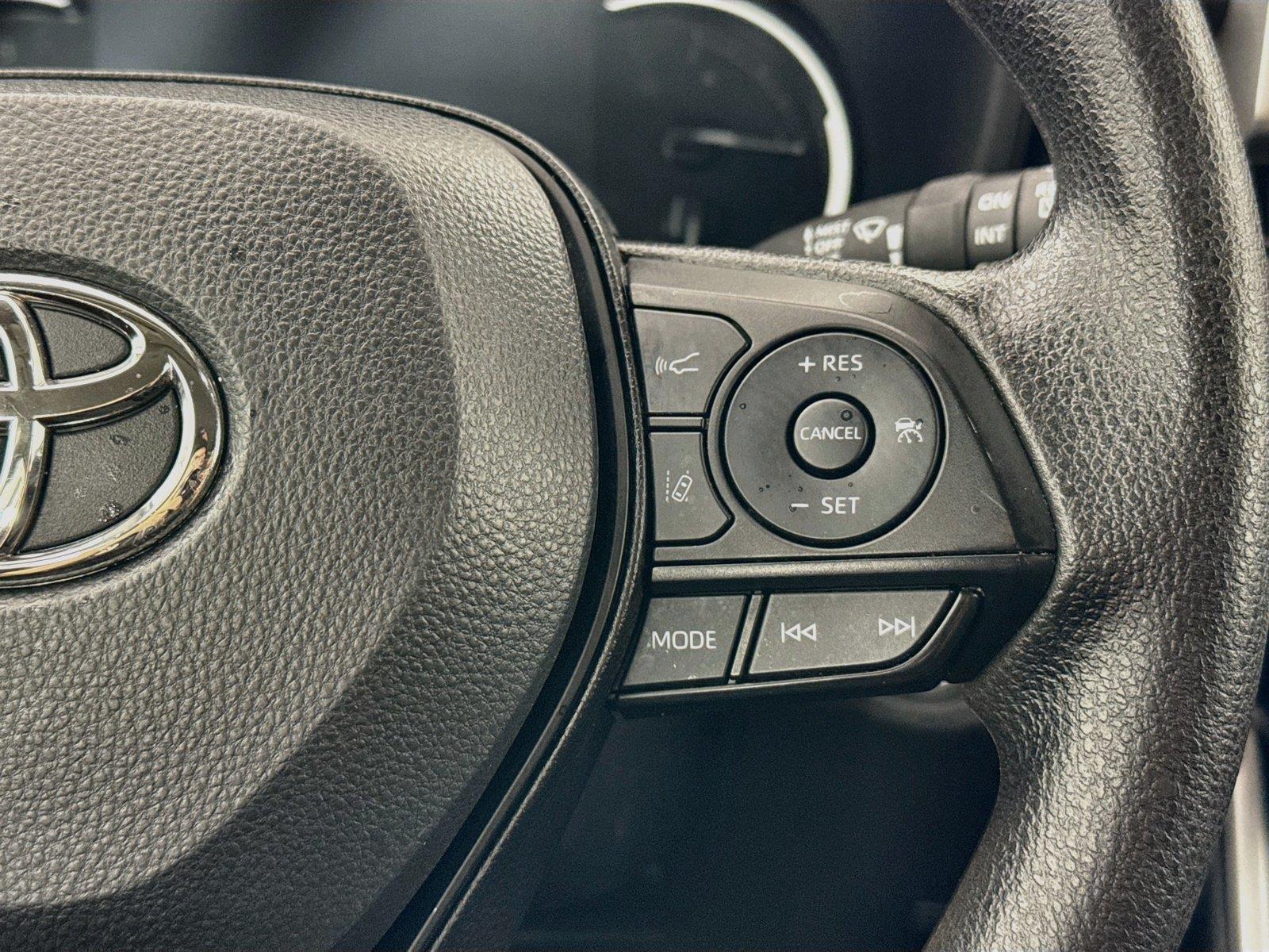 2025 Toyota RAV4 XLE photo 17