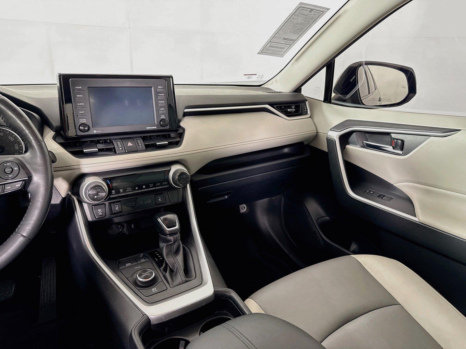 2021 Toyota RAV4 Hybrid XLE Premium photo 32