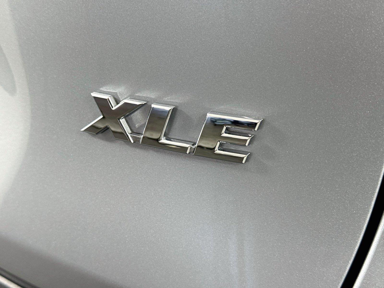 2025 Toyota RAV4 XLE photo 13