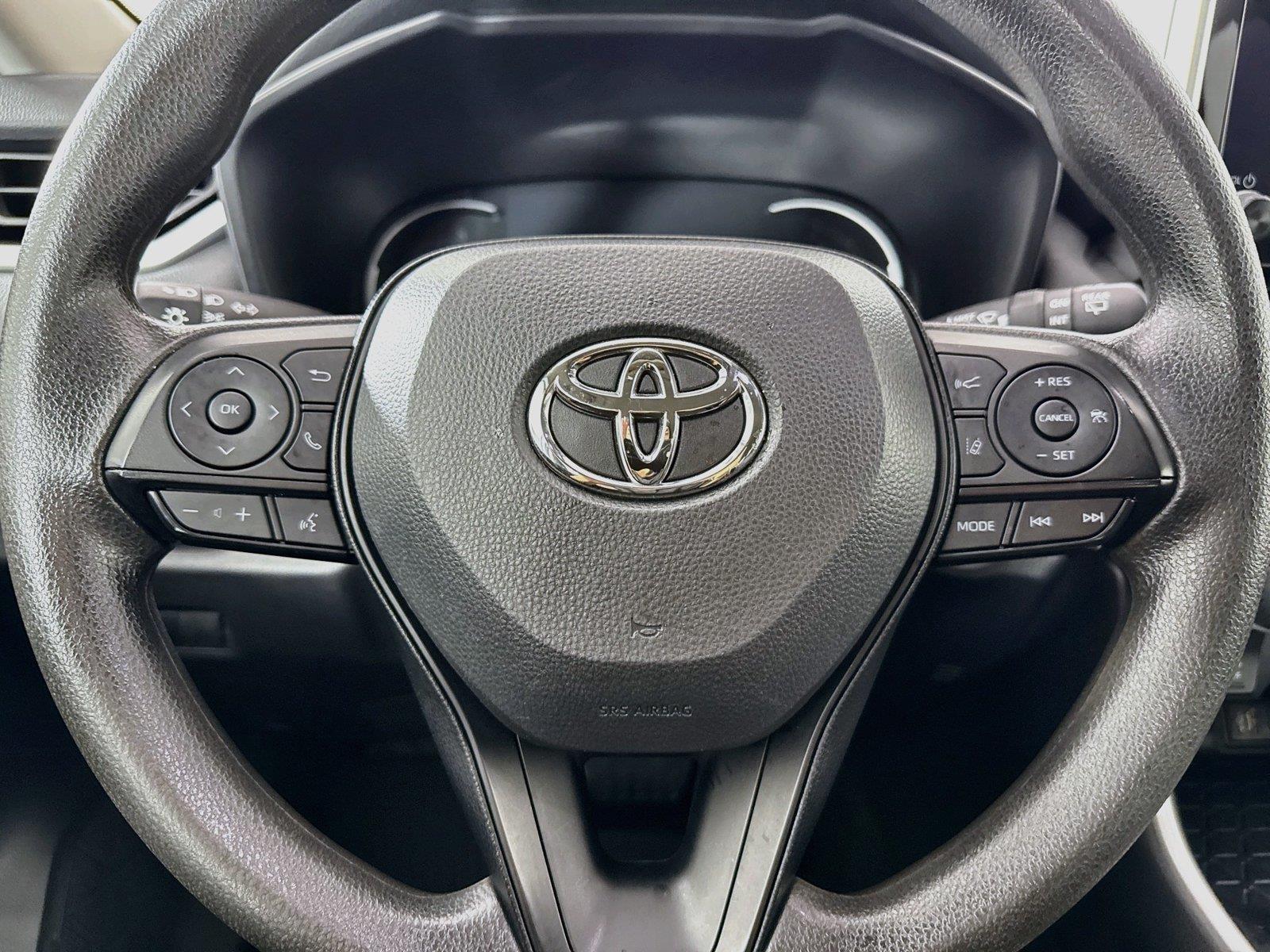 2025 Toyota RAV4 XLE photo 15