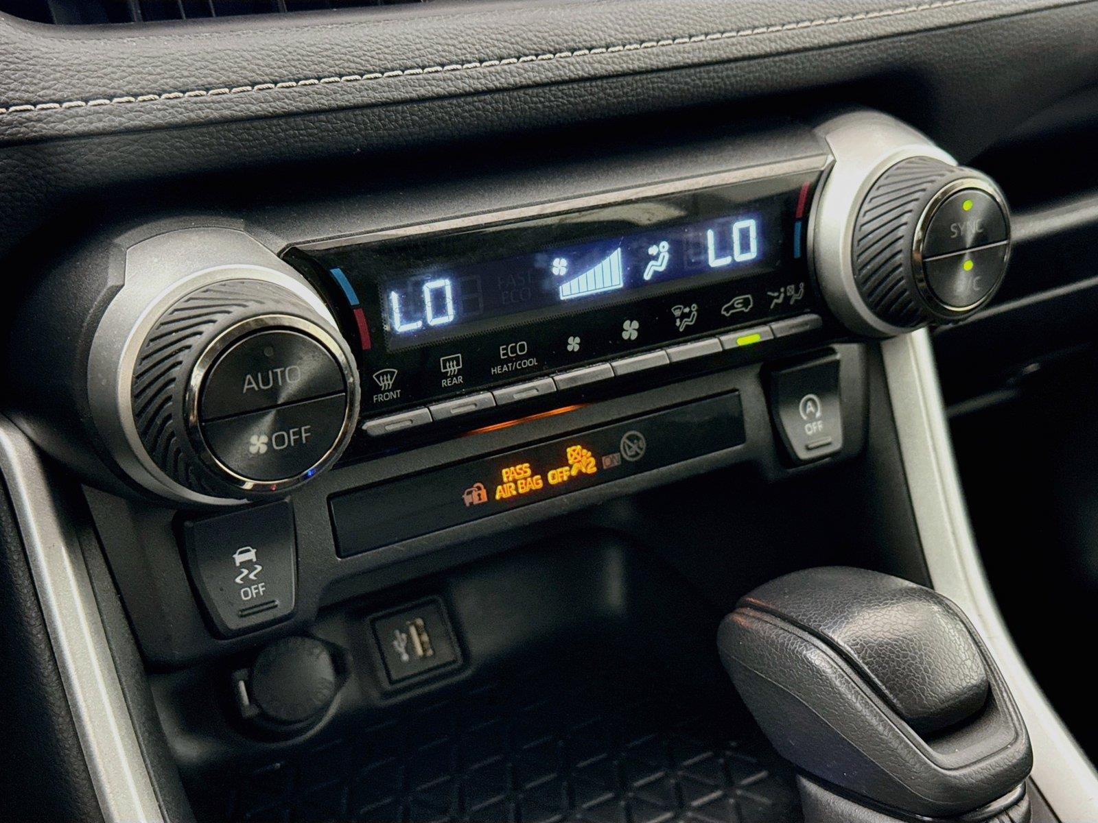 2025 Toyota RAV4 XLE photo 23