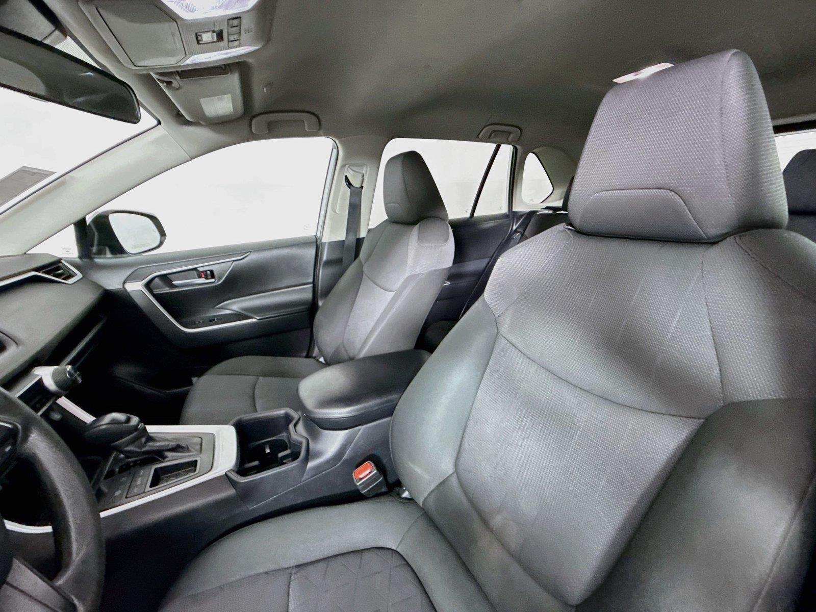 2025 Toyota RAV4 XLE photo 2