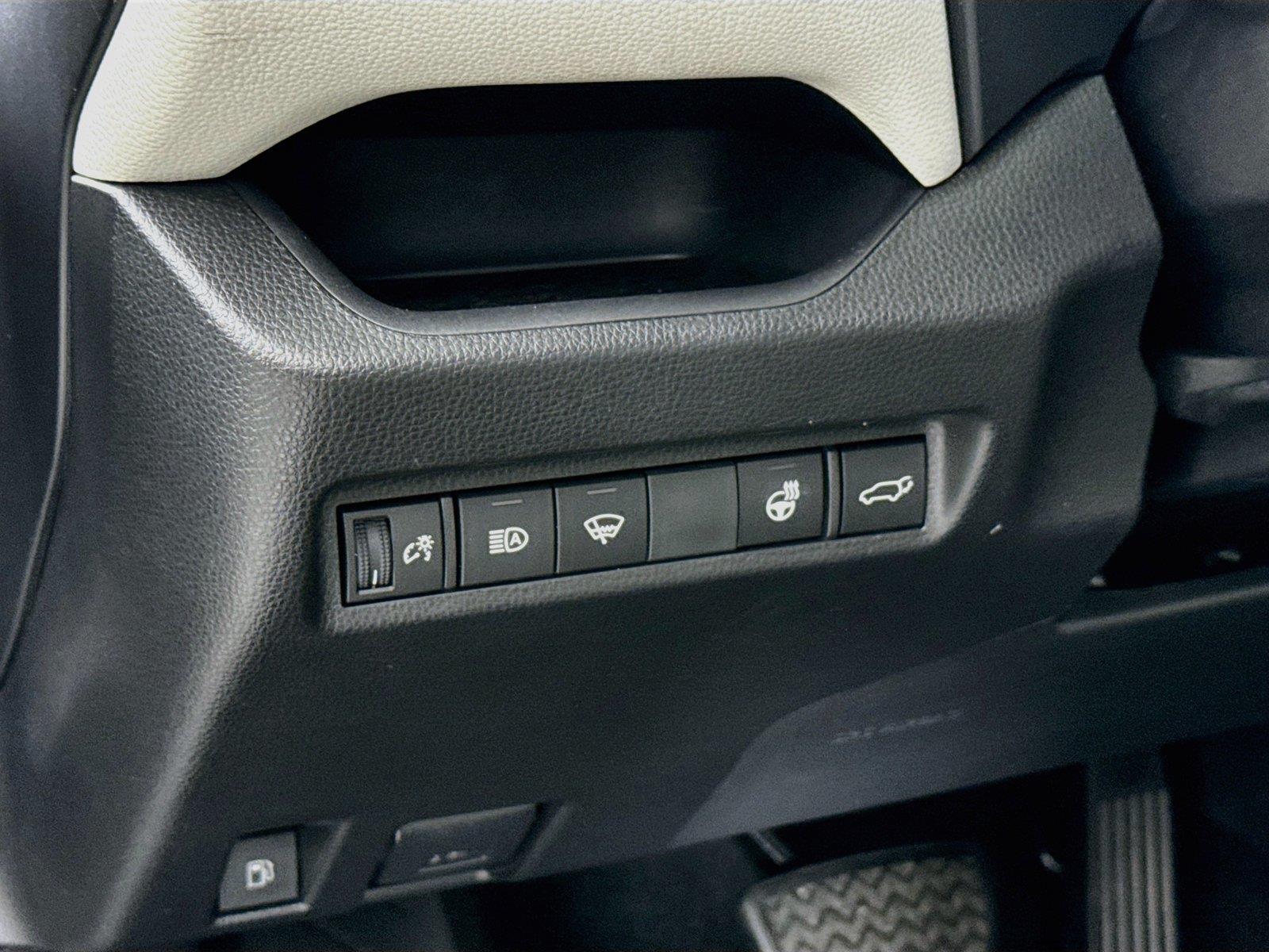 2021 Toyota RAV4 Hybrid XLE Premium photo 14