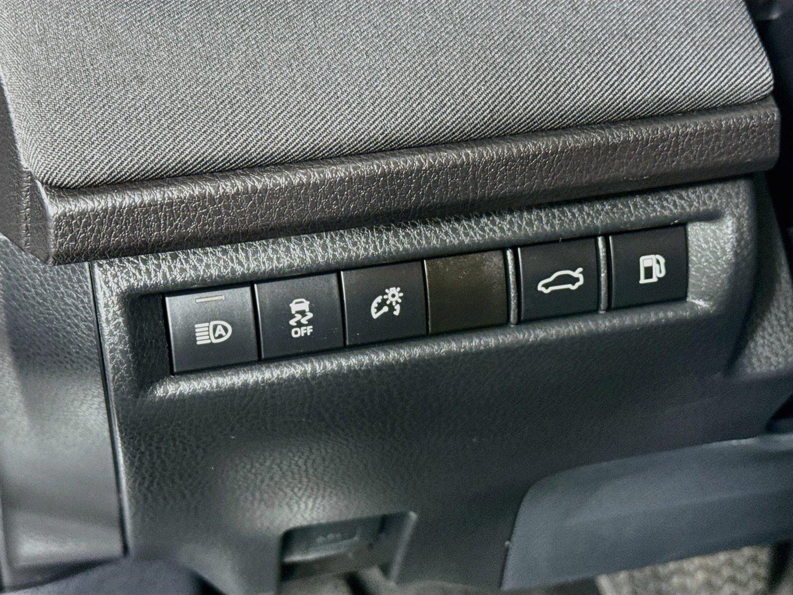 2025 Toyota Camry LE photo 14
