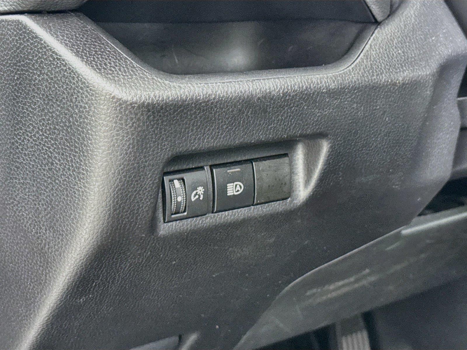 2025 Toyota RAV4 XLE photo 14