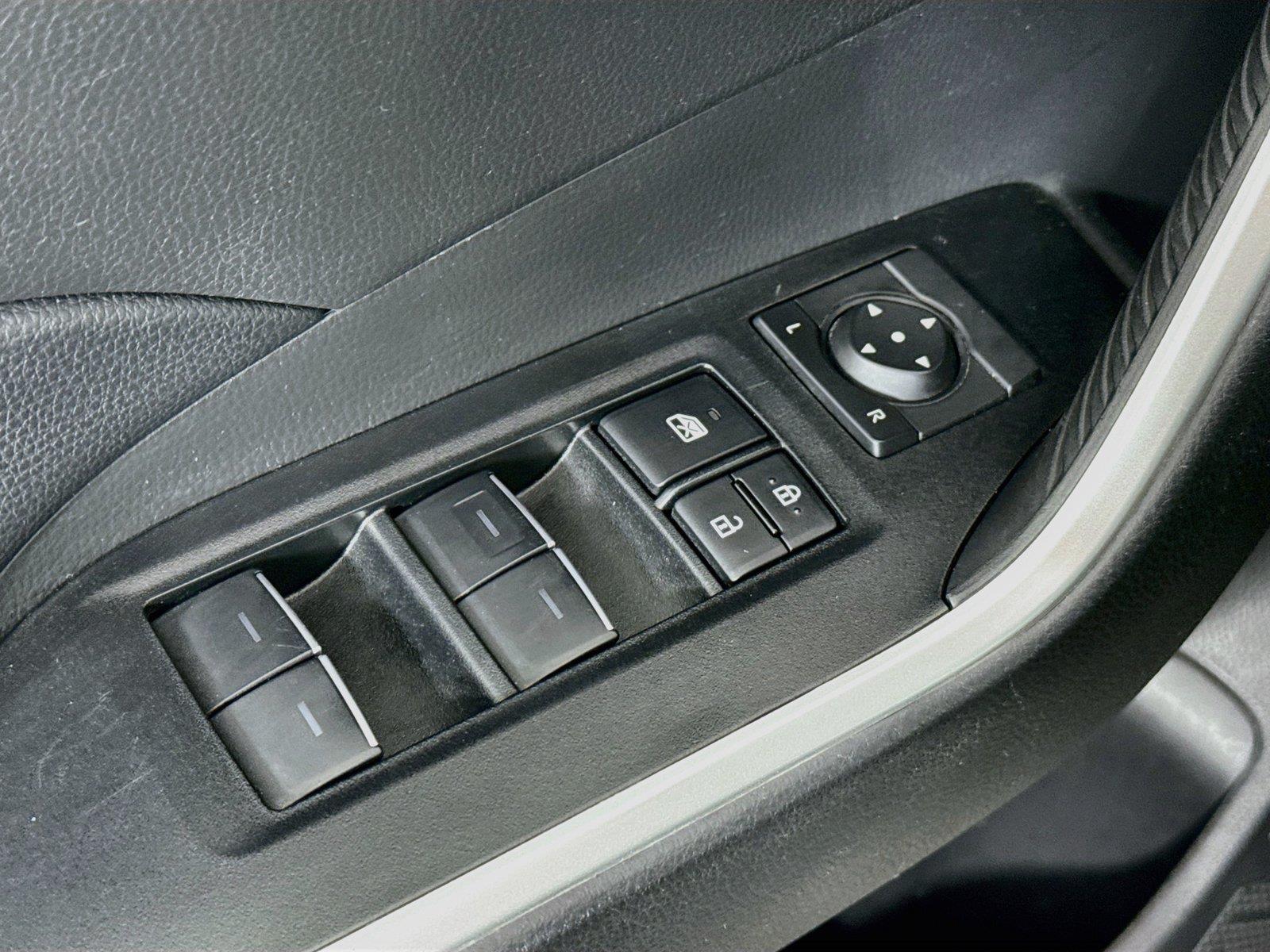 2025 Toyota RAV4 XLE photo 25