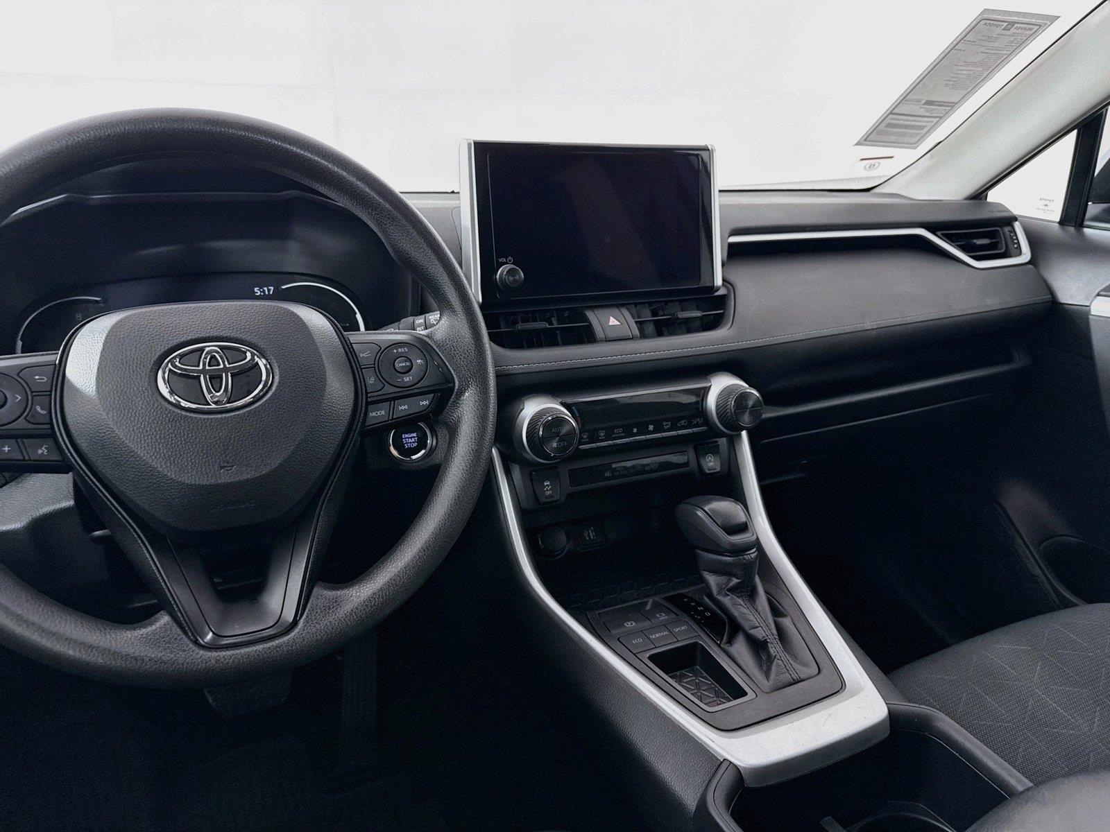 2025 Toyota RAV4 XLE photo 29