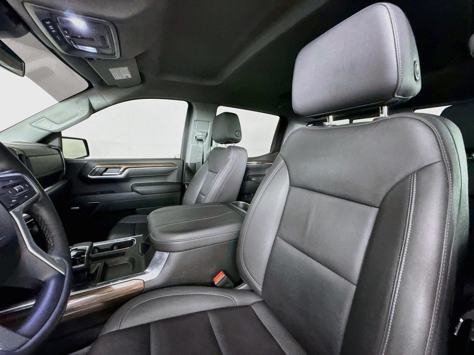 2024 Chevrolet Silverado 1500 RST photo 2