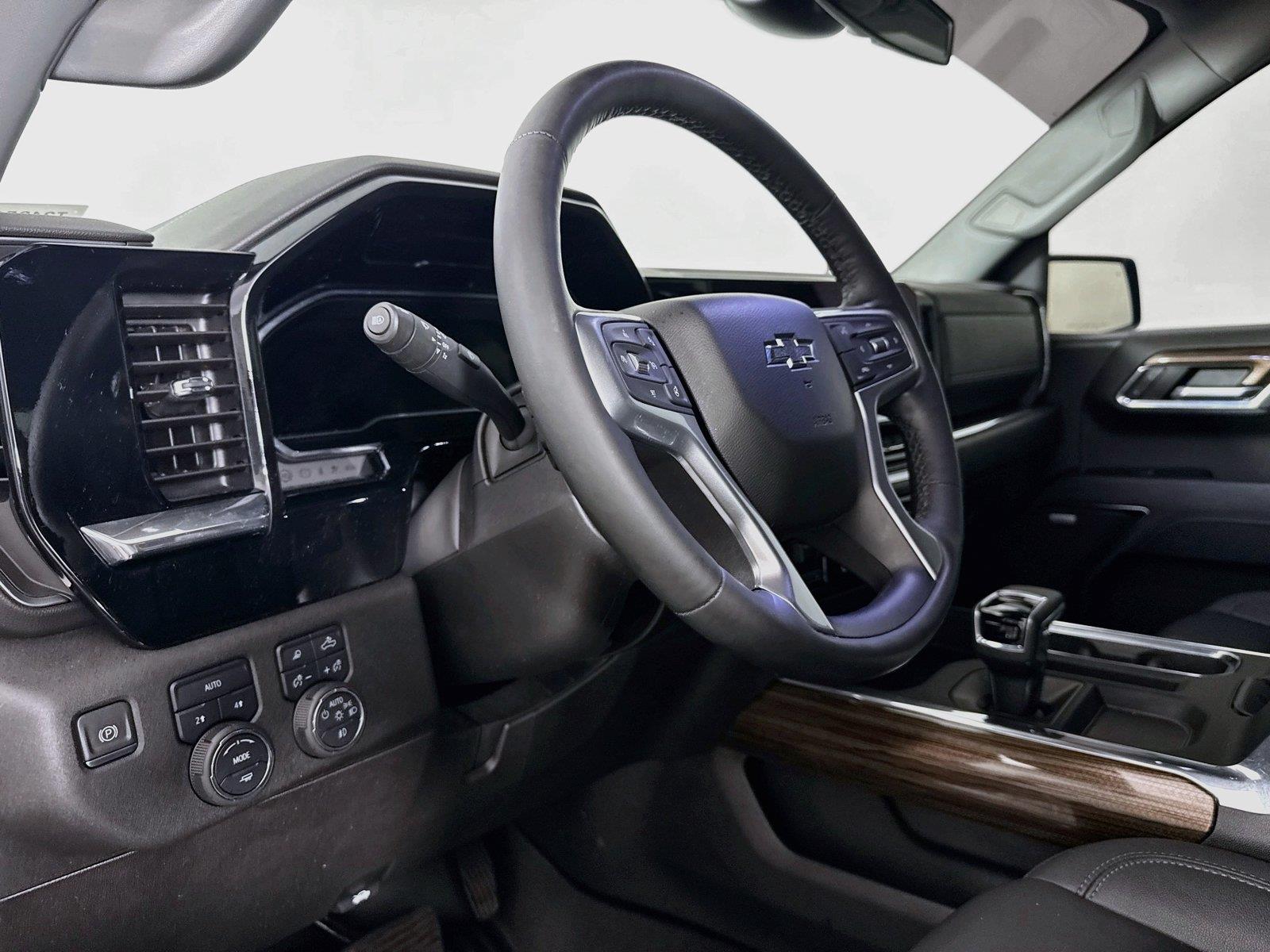 2024 Chevrolet Silverado 1500 RST photo 3