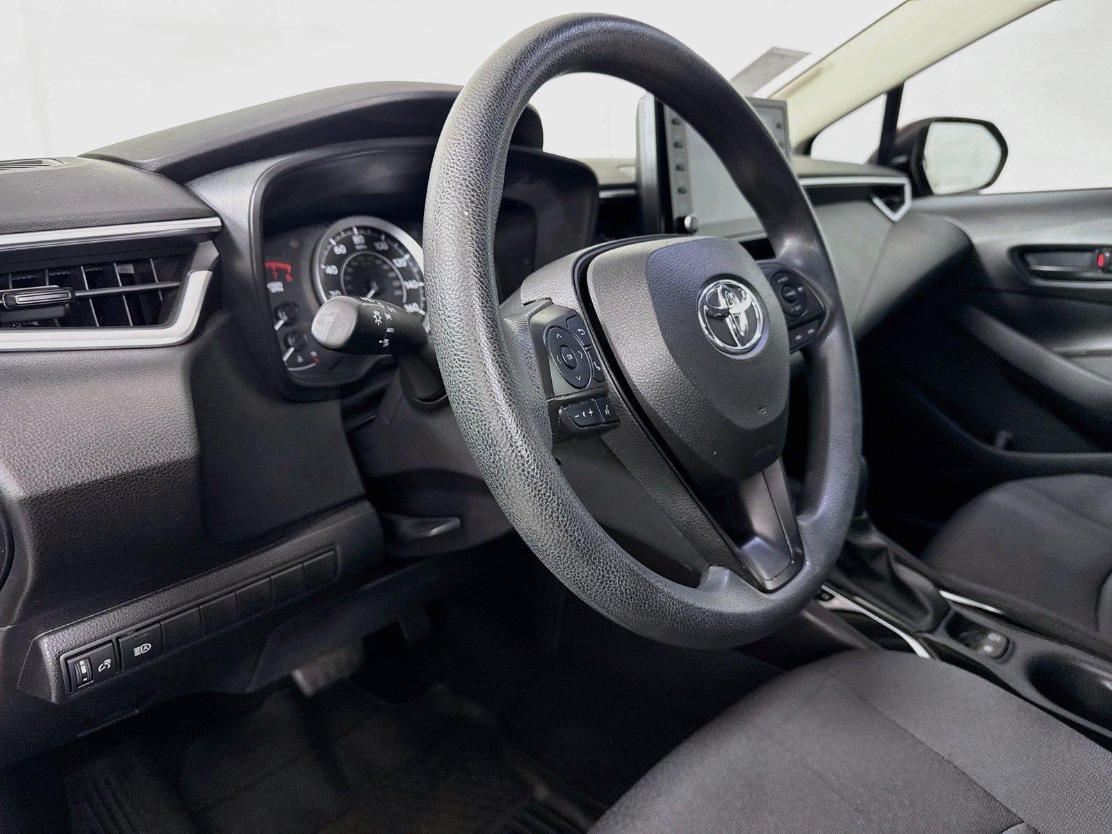 2022 Toyota Corolla LE photo 3