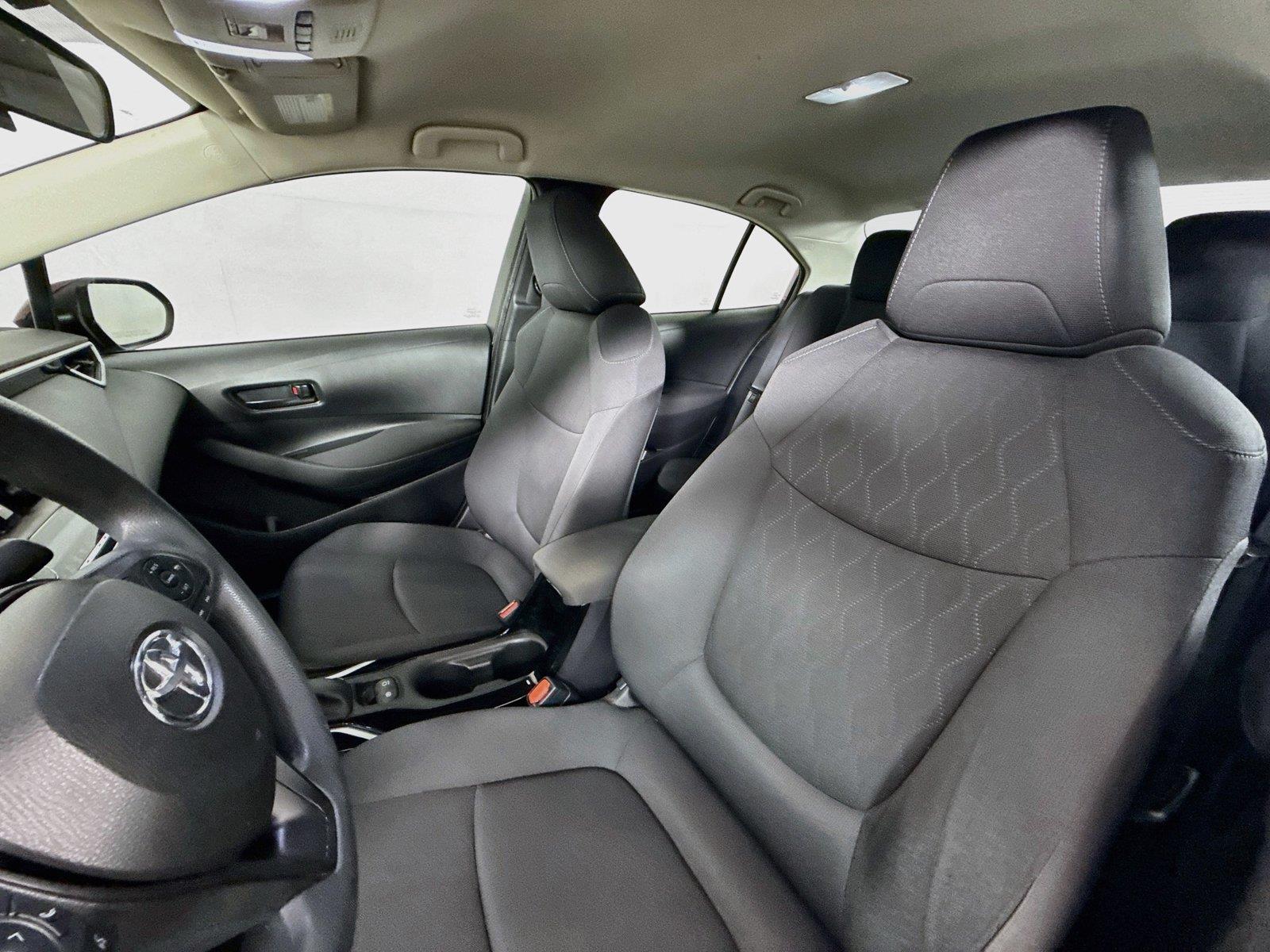 2022 Toyota Corolla LE photo 2