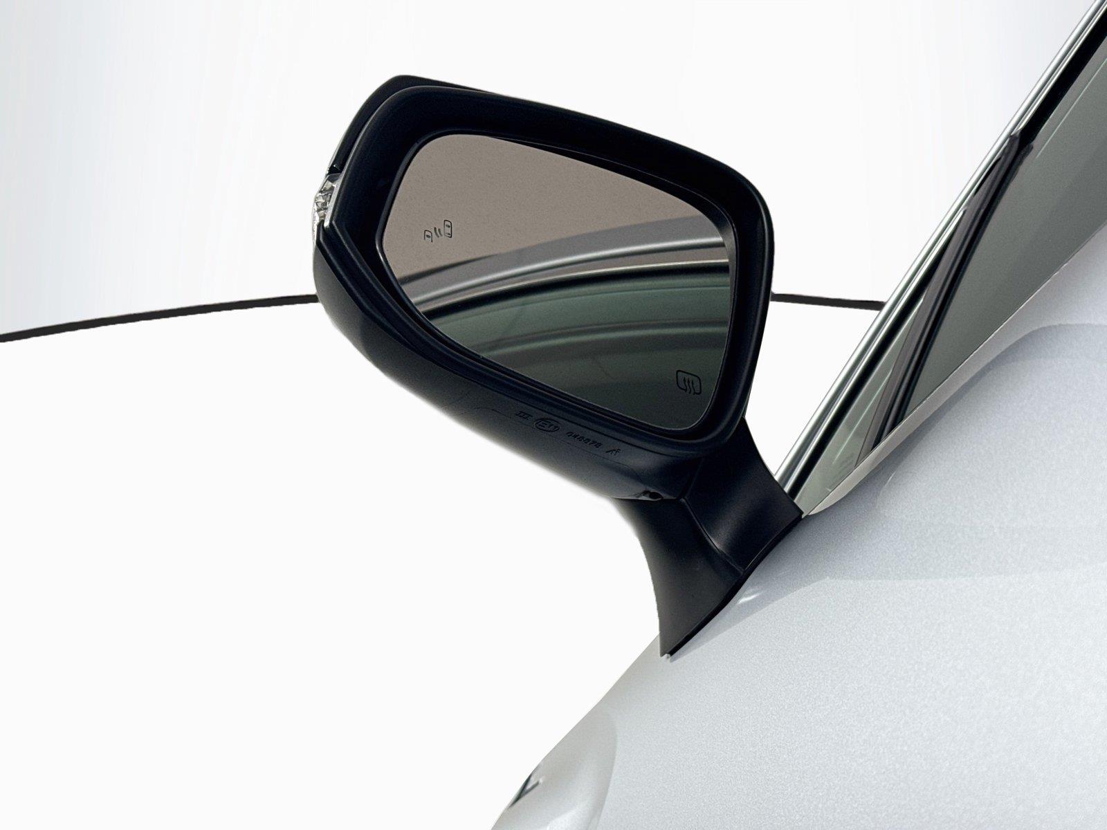 2026 Toyota Corolla Cross XLE photo 4