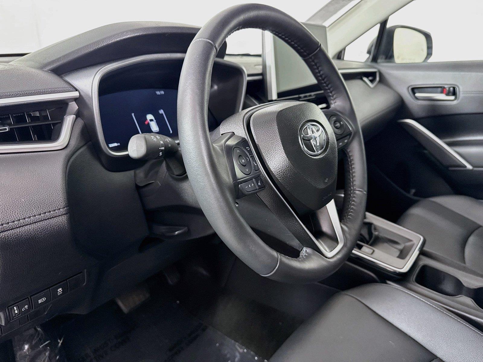 2026 Toyota Corolla Cross XLE photo 3