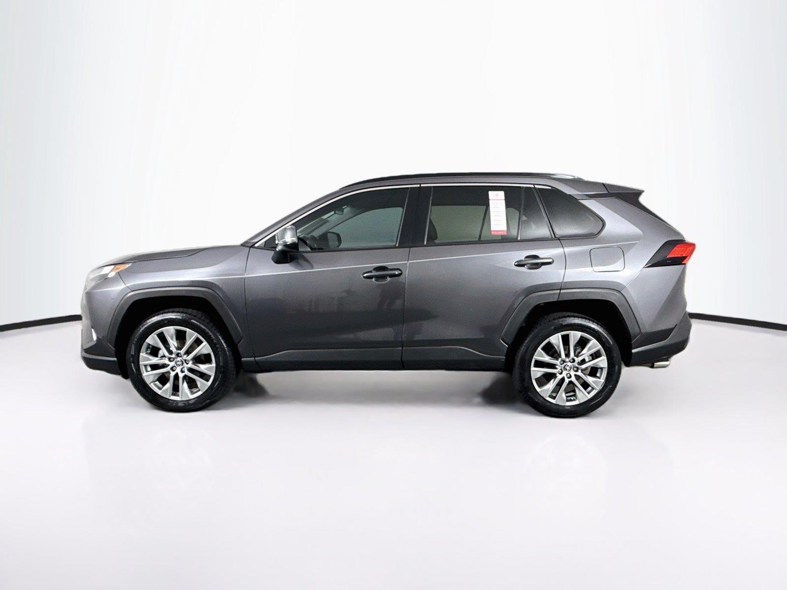 2022 Toyota RAV4 XLE Premium photo 11
