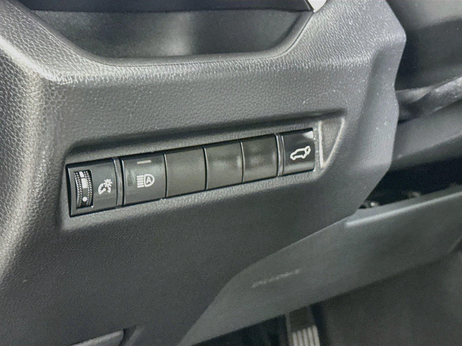 2022 Toyota RAV4 XLE Premium photo 13