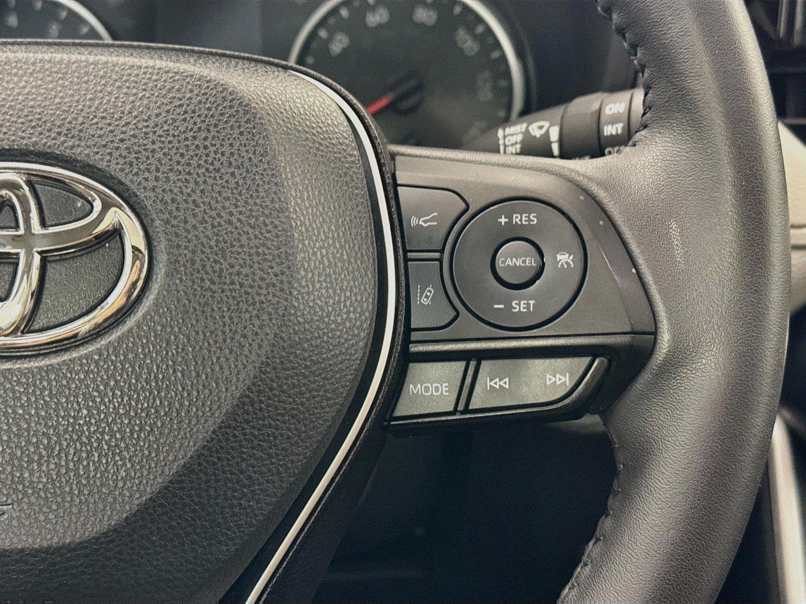 2022 Toyota RAV4 XLE Premium photo 16