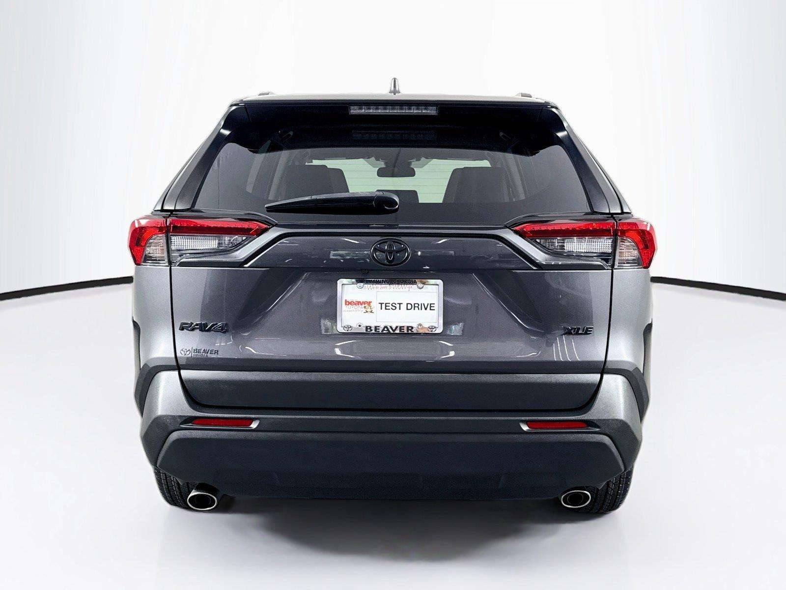 2022 Toyota RAV4 XLE Premium photo 9