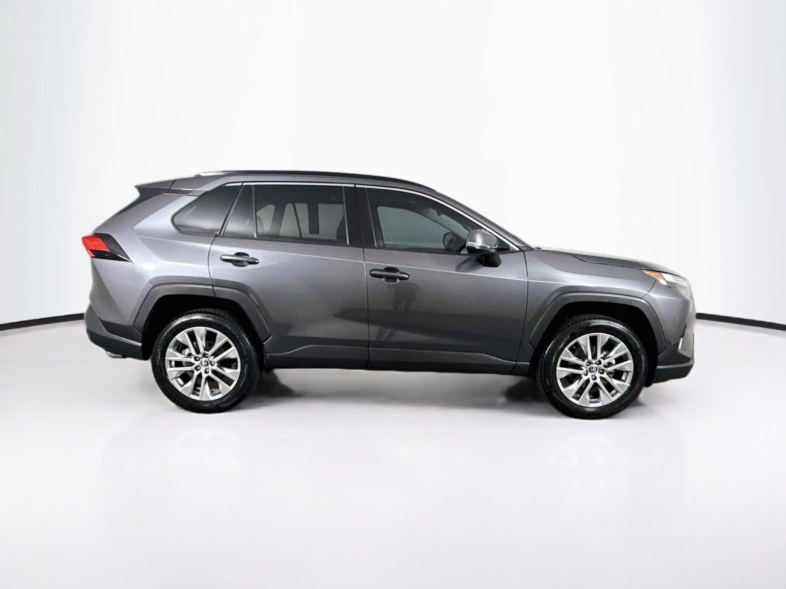 2022 Toyota RAV4 XLE Premium photo 8