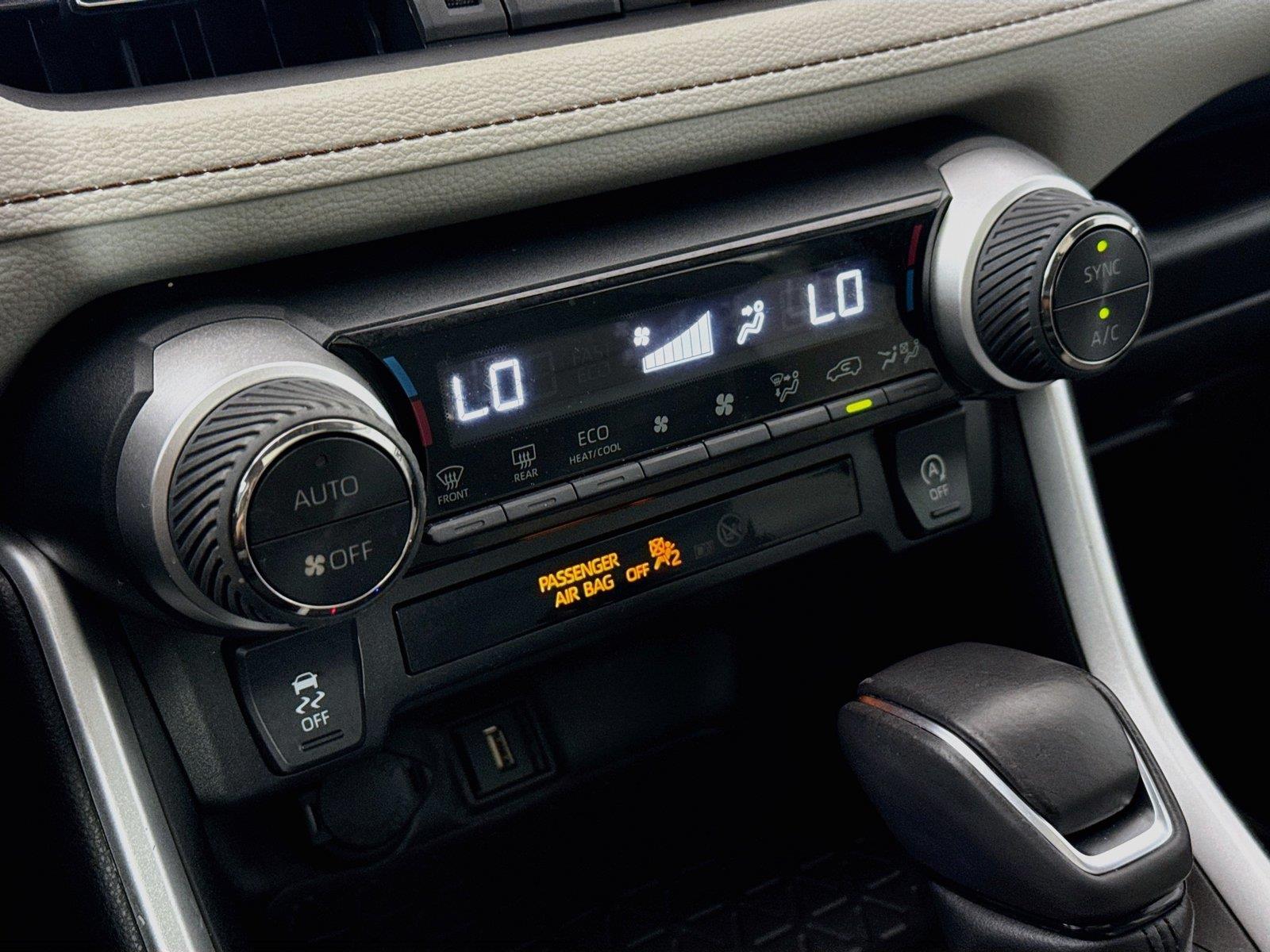 2022 Toyota RAV4 XLE Premium photo 23