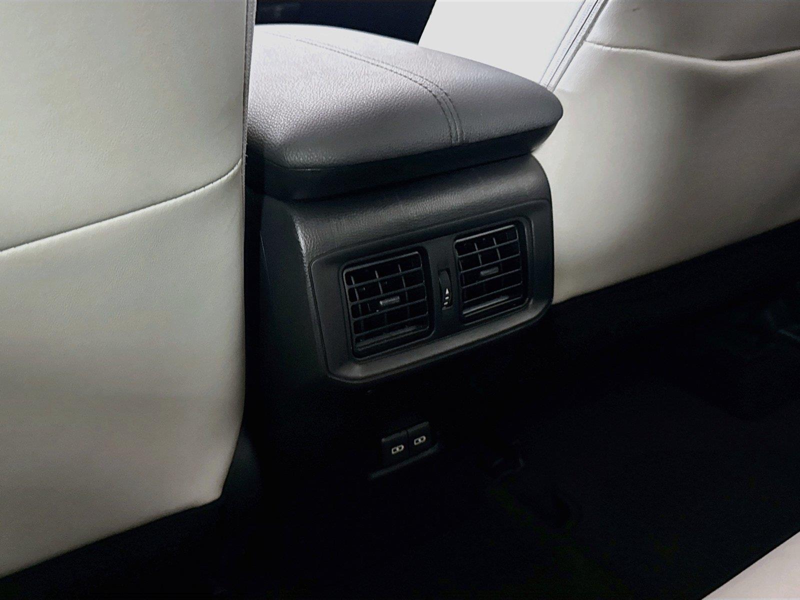 2022 Toyota RAV4 XLE Premium photo 32