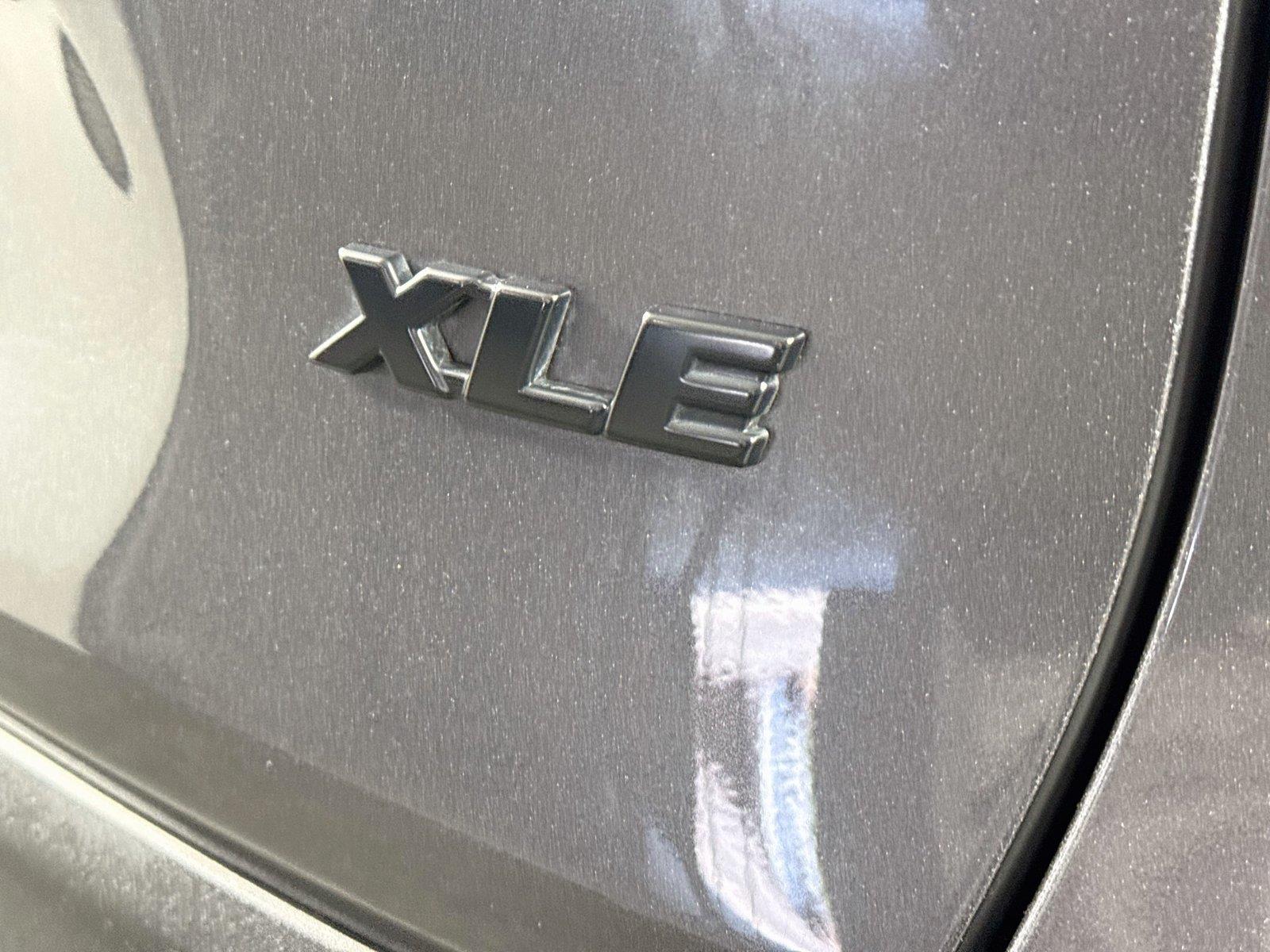 2022 Toyota RAV4 XLE Premium photo 12