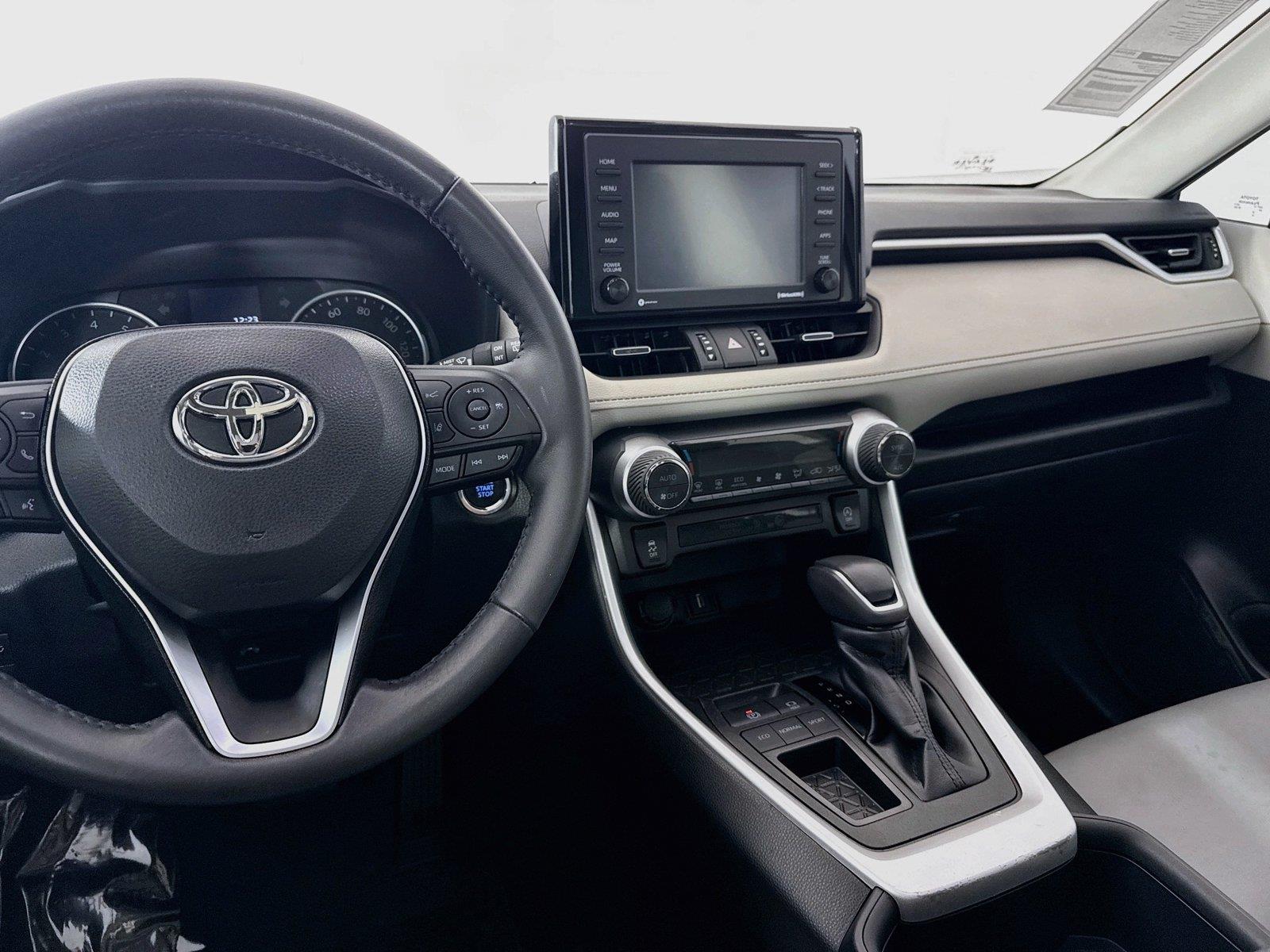 2022 Toyota RAV4 XLE Premium photo 29