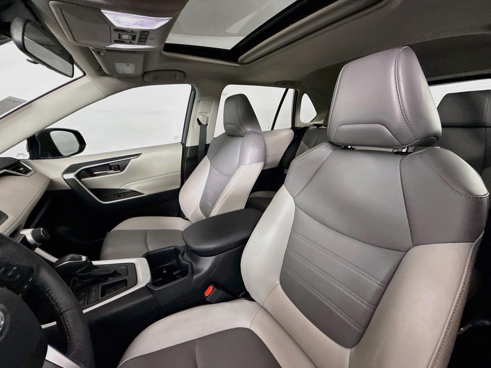 2022 Toyota RAV4 XLE Premium photo 2