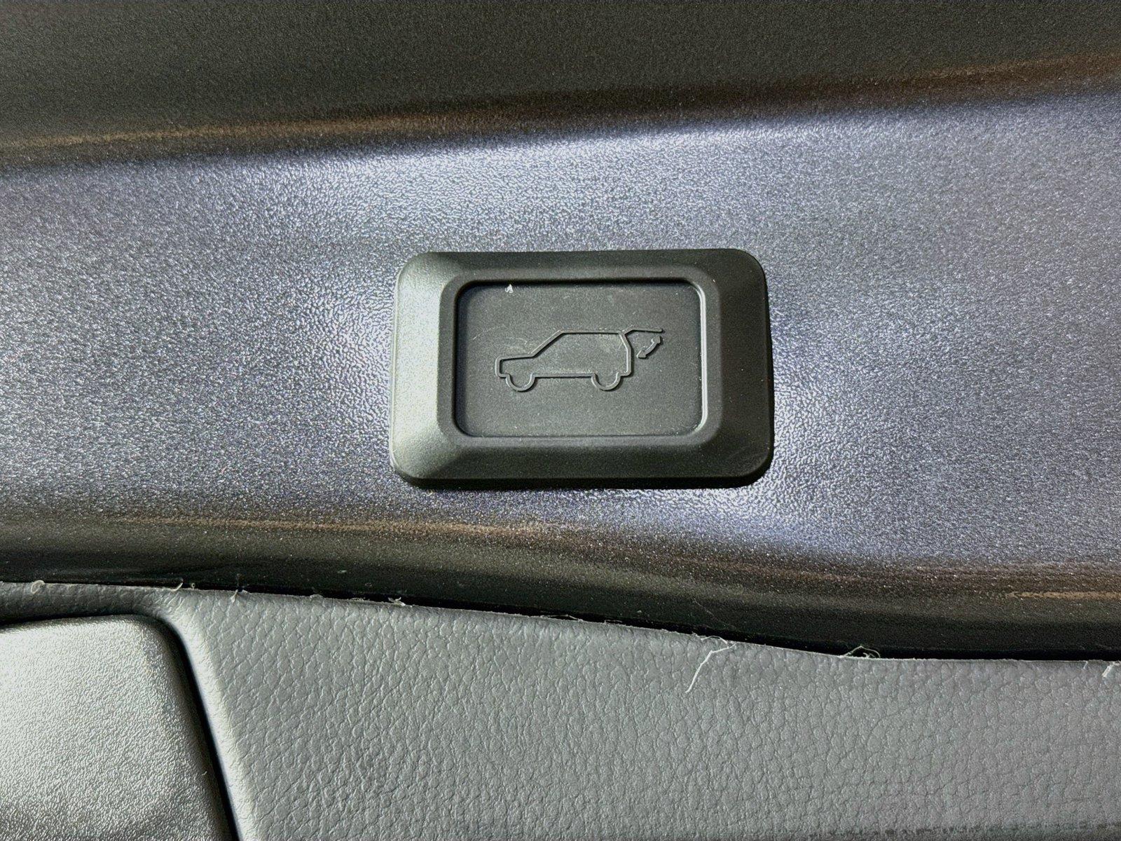2022 Toyota RAV4 XLE Premium photo 38