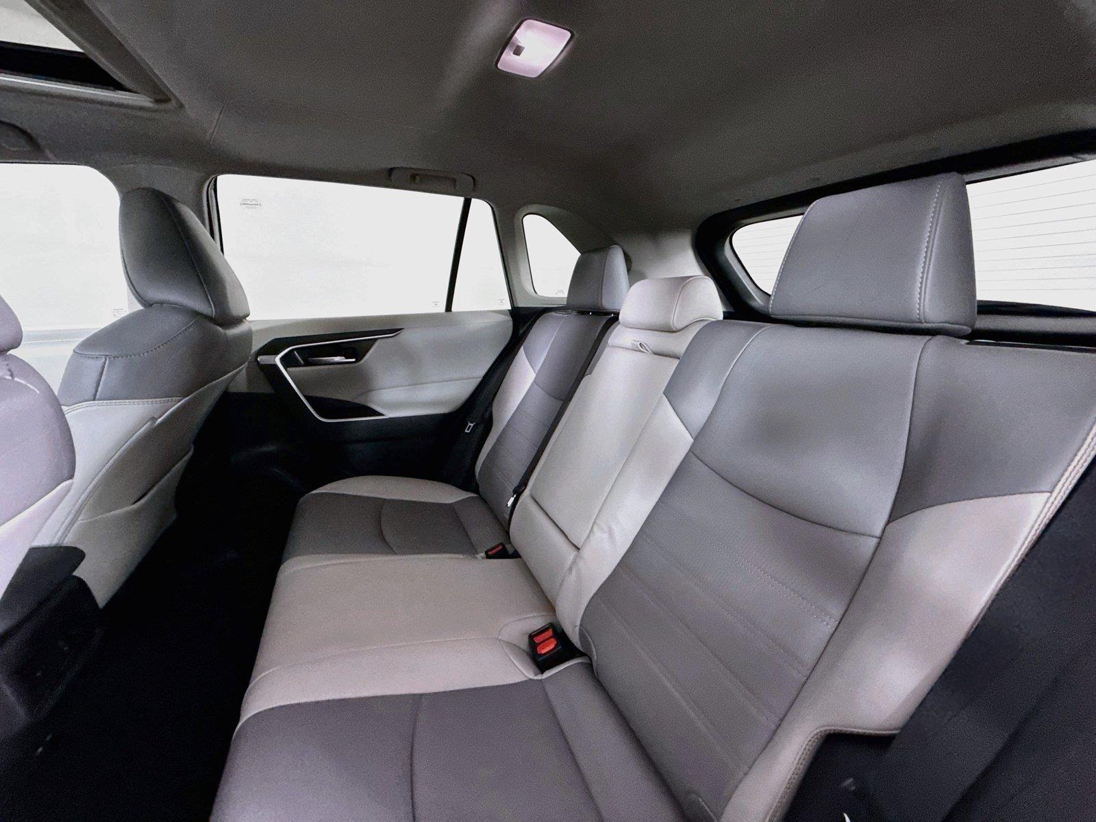 2022 Toyota RAV4 XLE Premium photo 27