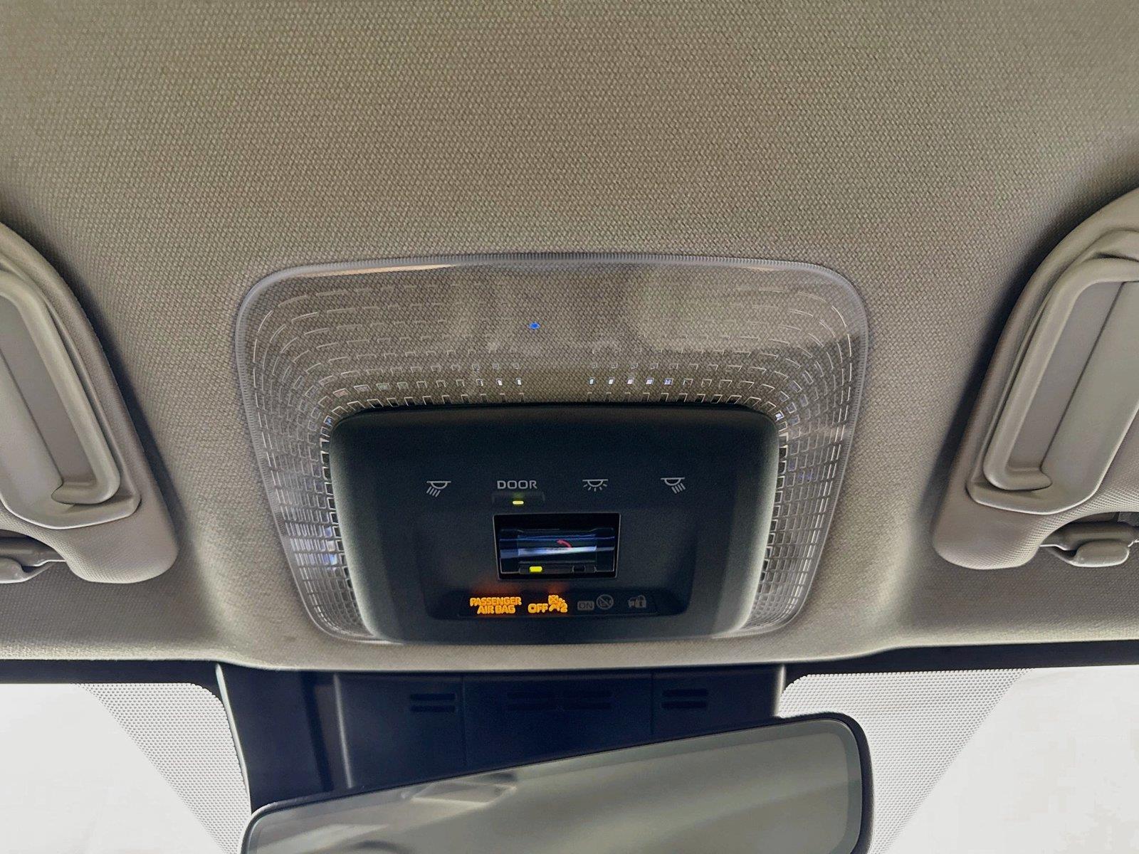 2026 Toyota Prius XLE photo 5