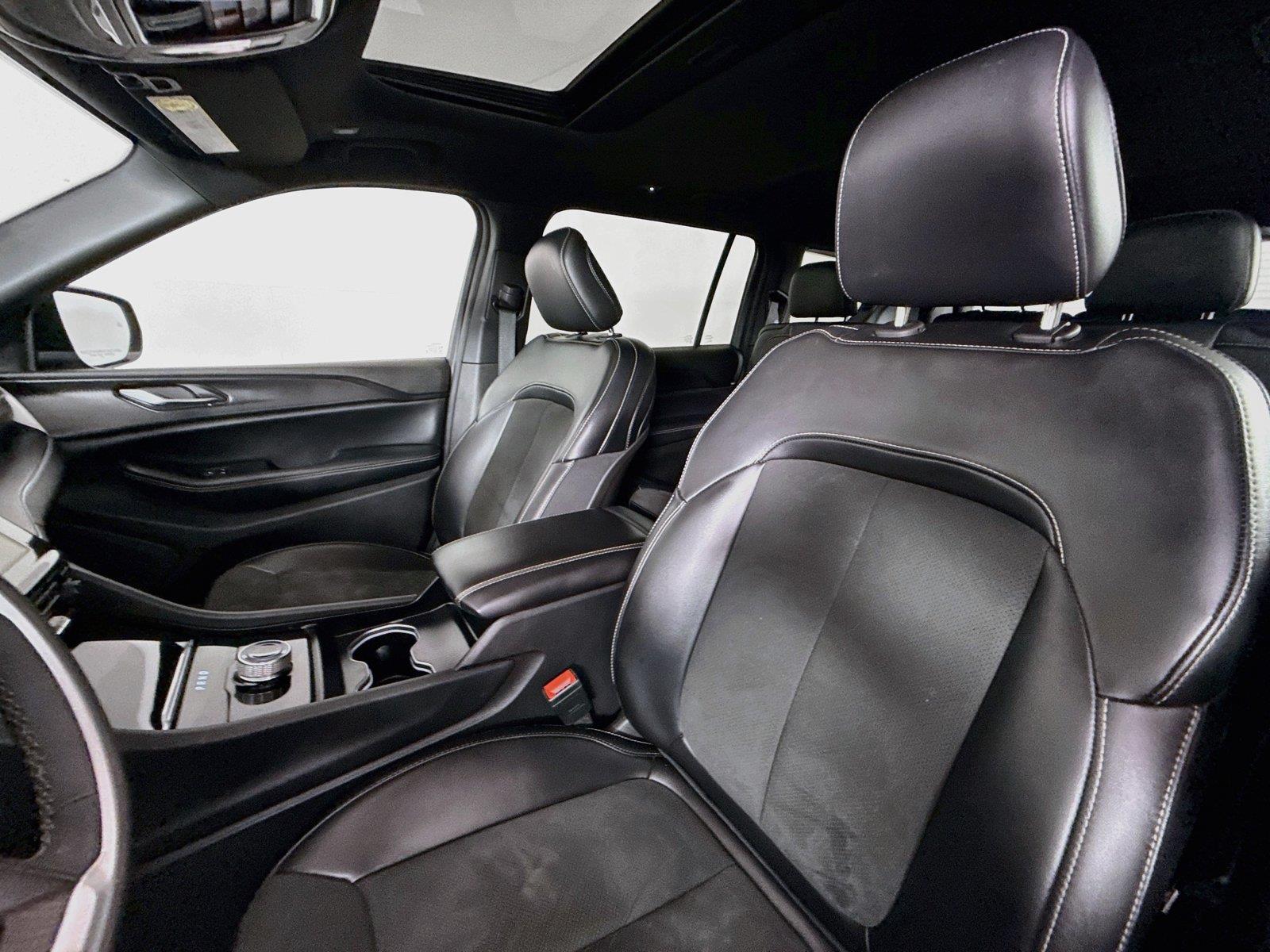 2024 Jeep Grand Cherokee L Altitude X photo 2
